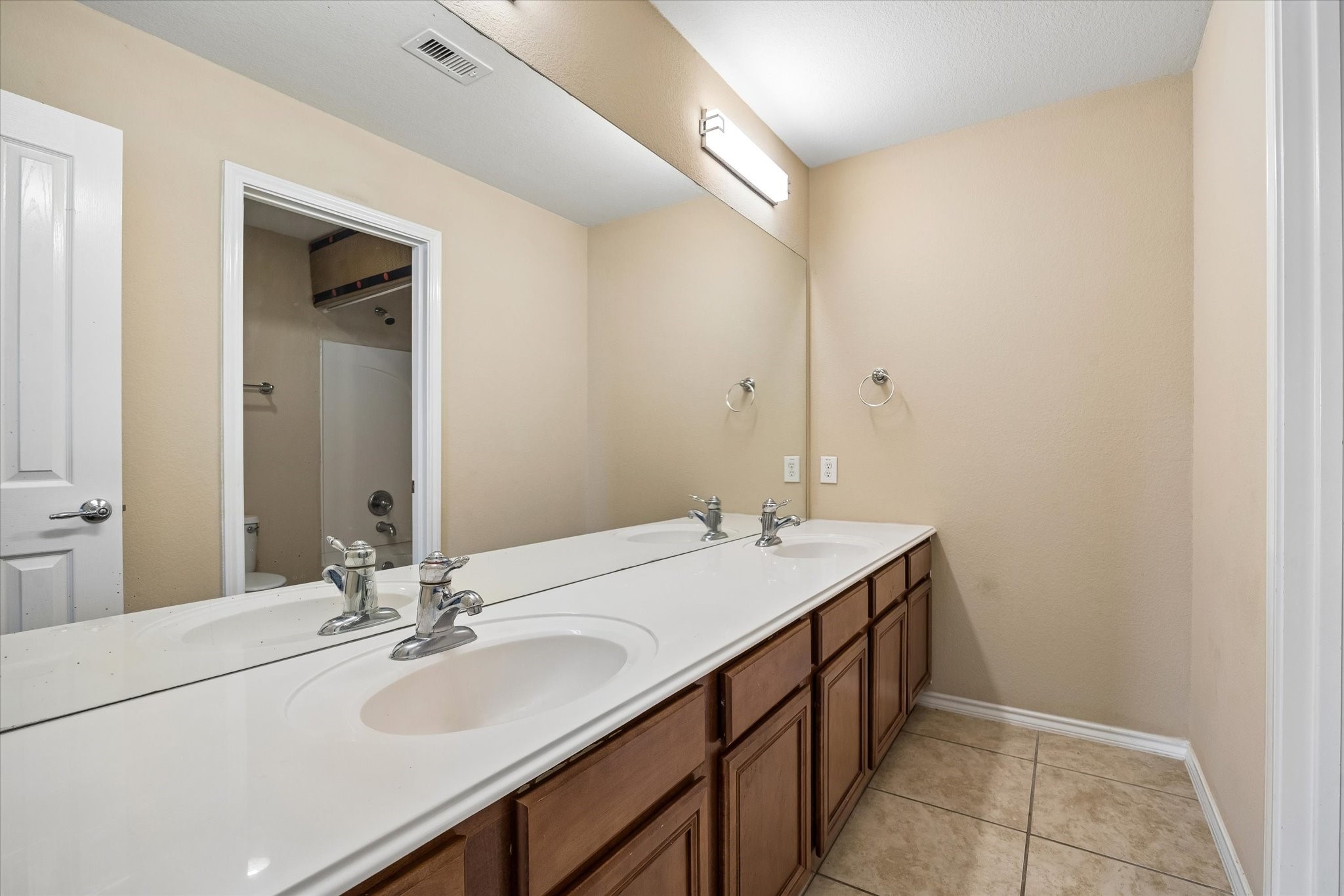 518 Honeysuckle Vine Drive Property Photo 37