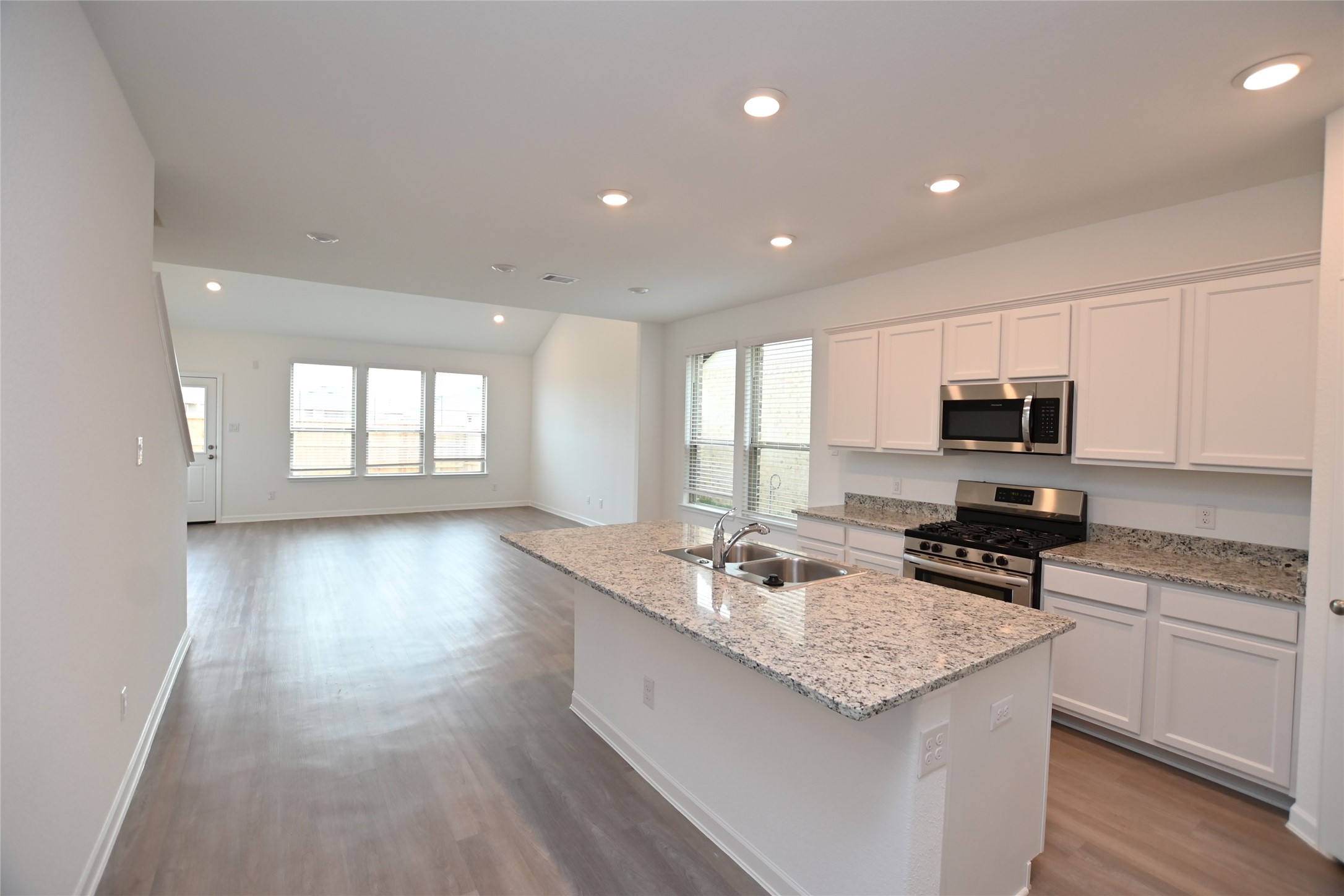 3306 Driftwood Meadow Lane Property Photo 4