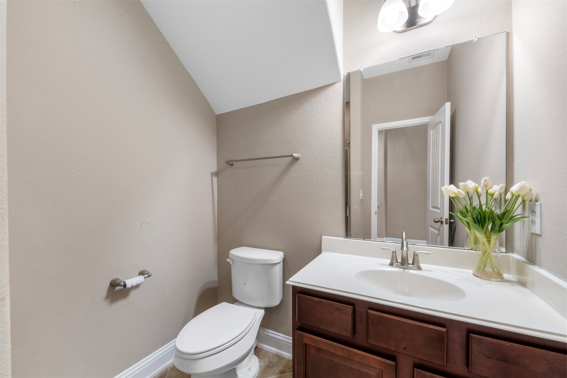 102 Blossom Terrace Lane Property Photo 4