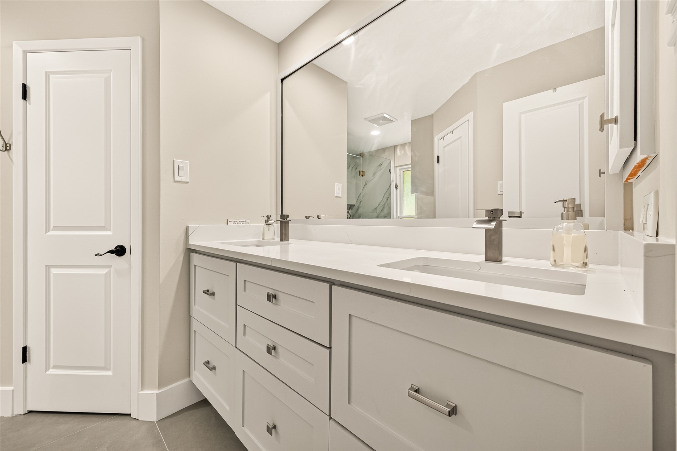 2123 Collingsfield Drive Property Photo 4
