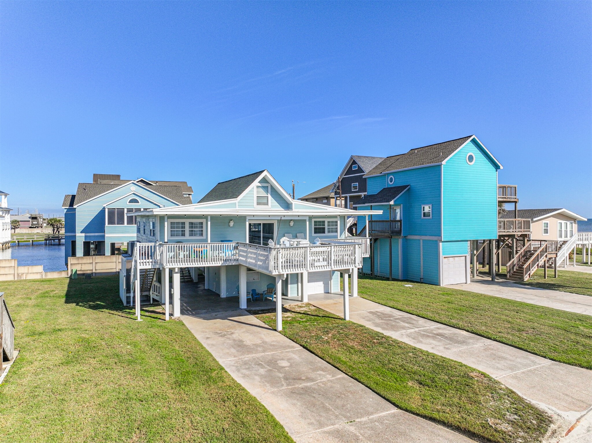 16904 Beachcomber Drive Property Photo 1