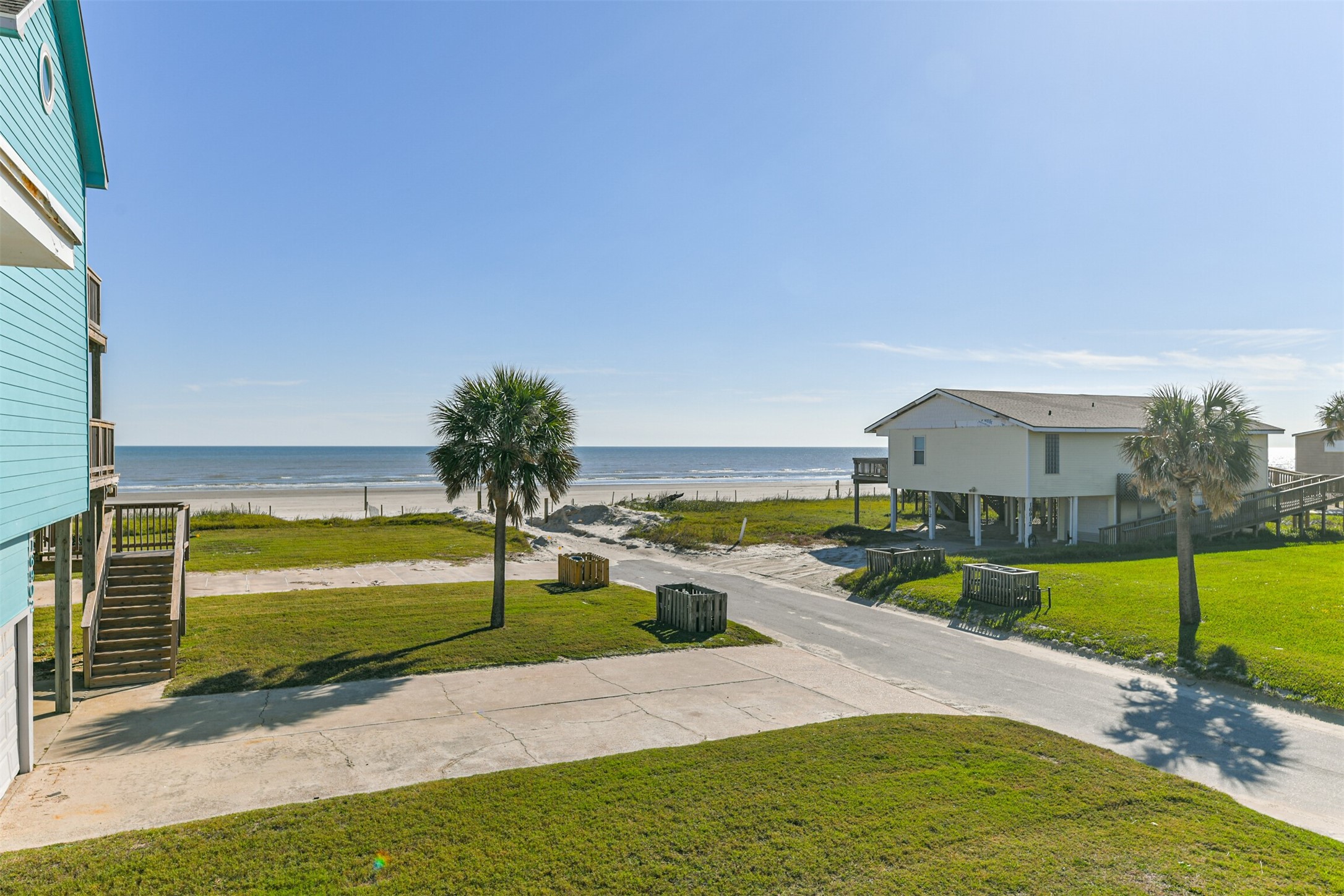 16904 Beachcomber Drive Property Photo 3