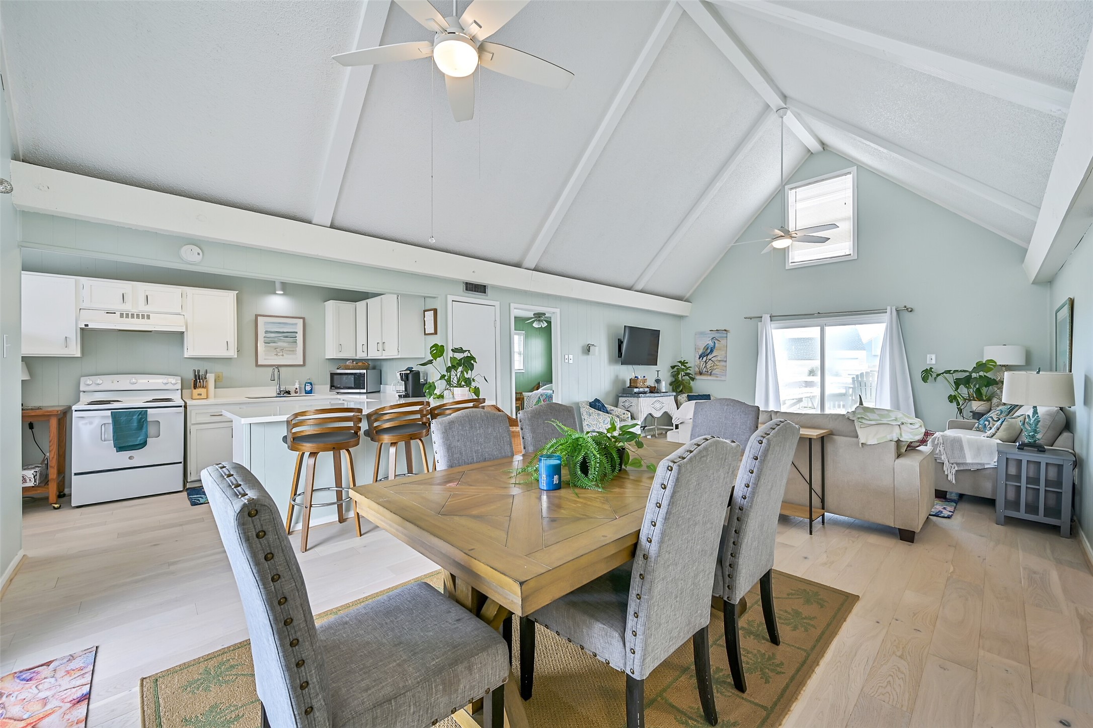 16904 Beachcomber Drive Property Photo 13