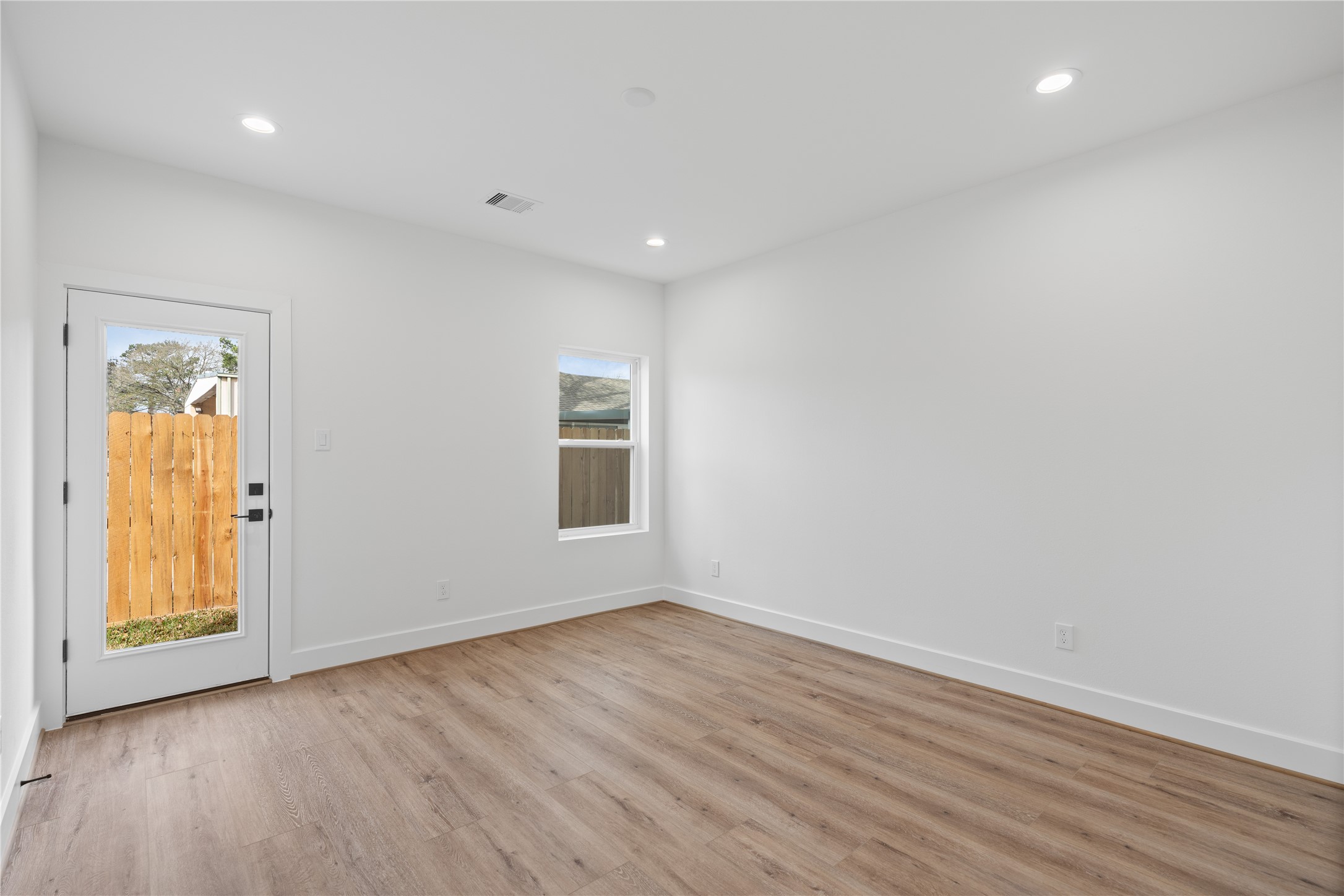 826 Curtin Street D Property Photo 7