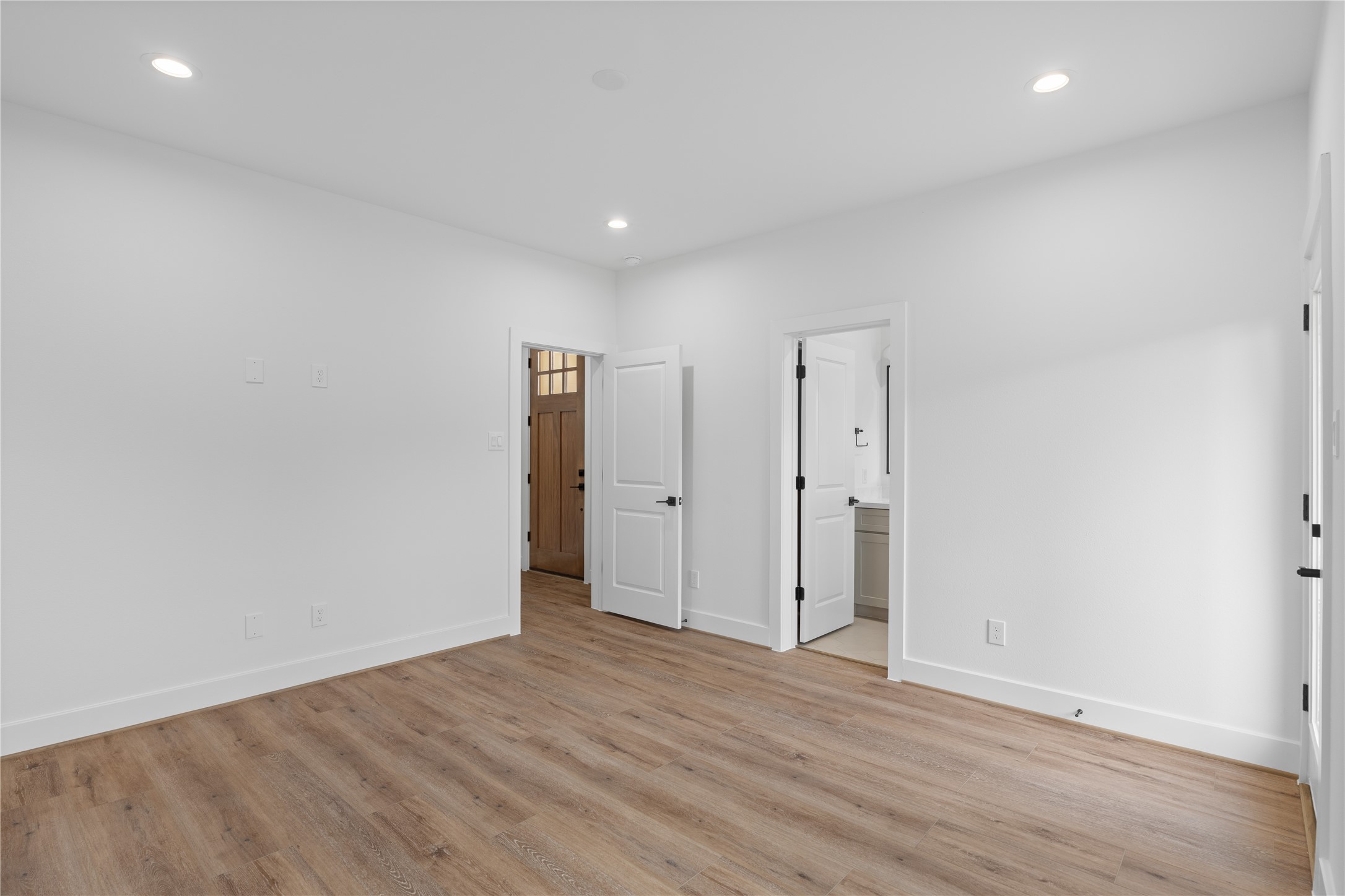 826 Curtin Street D Property Photo 8