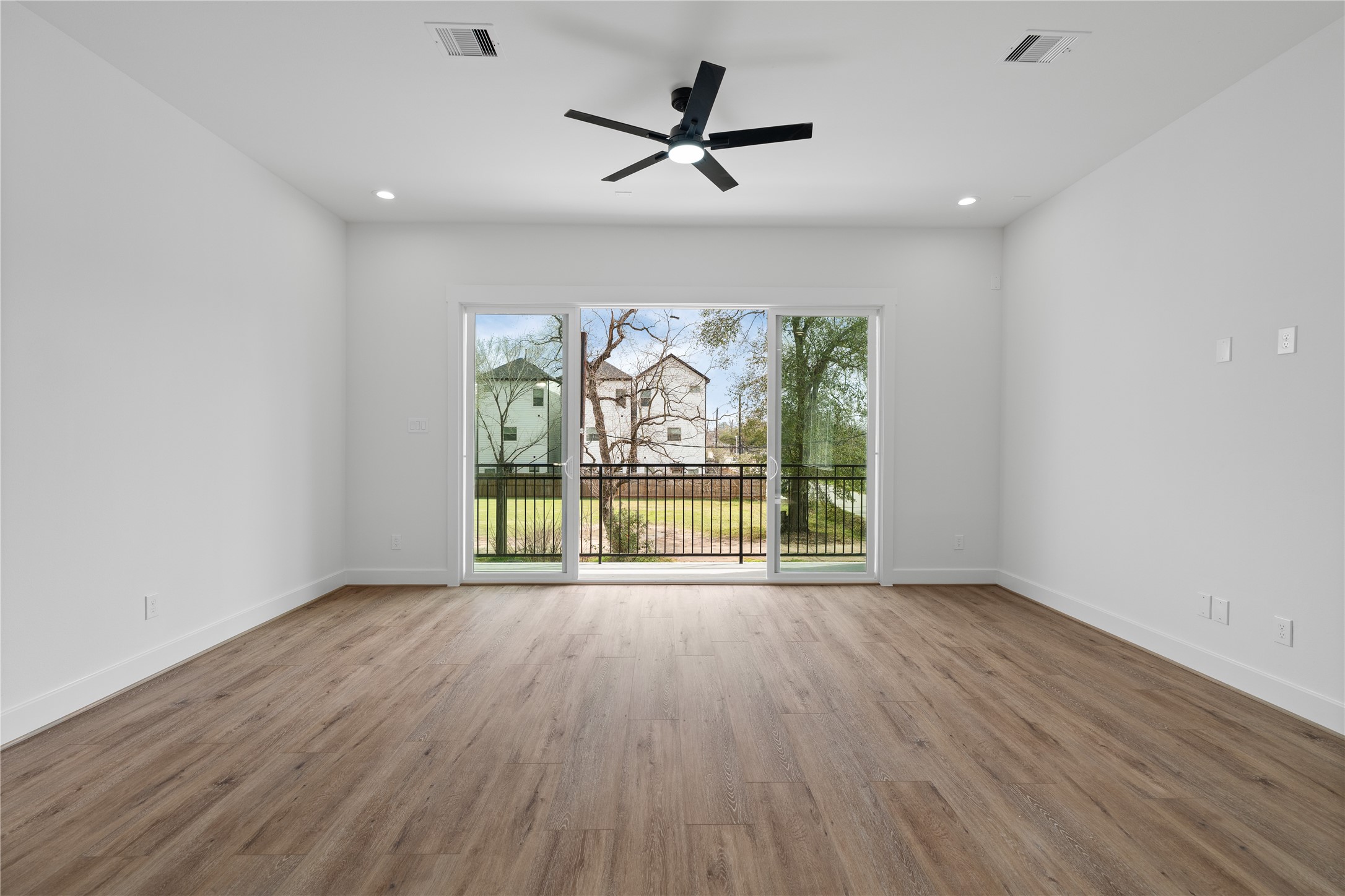 826 Curtin Street D Property Photo 10