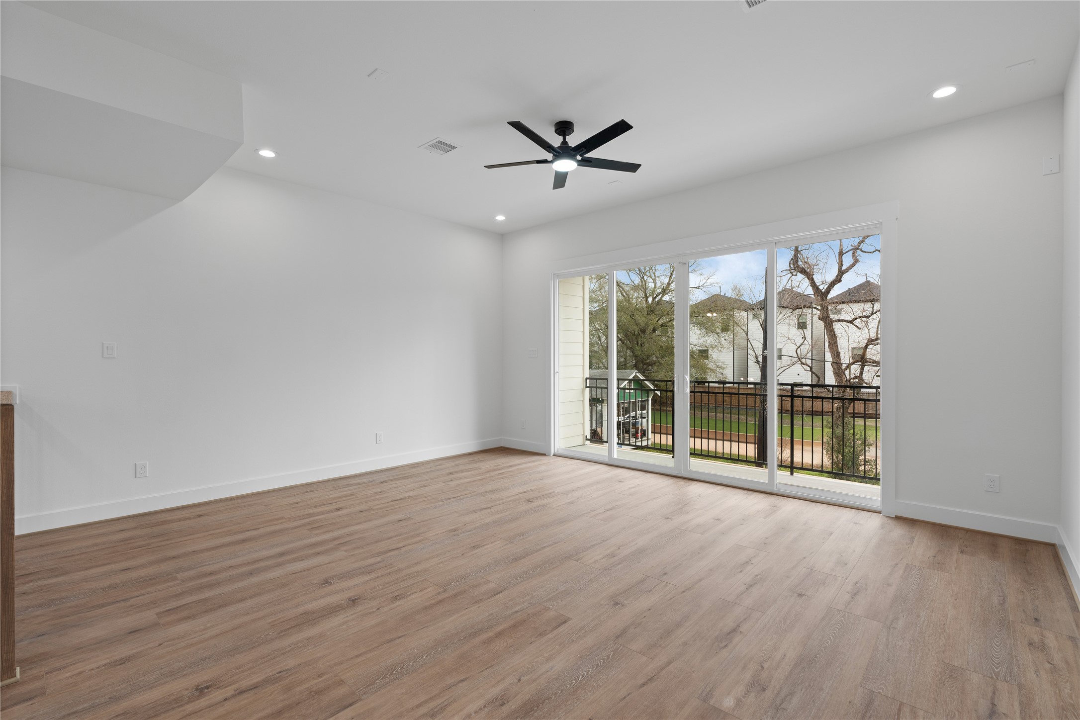 826 Curtin Street D Property Photo 13