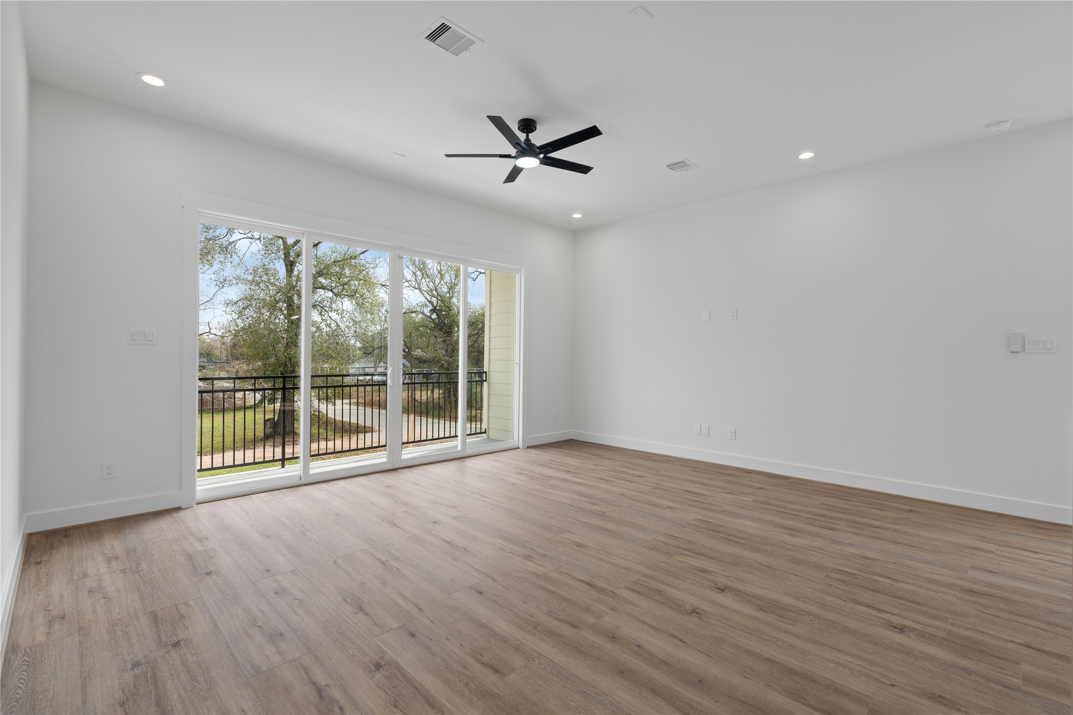 826 Curtin Street D Property Photo 14