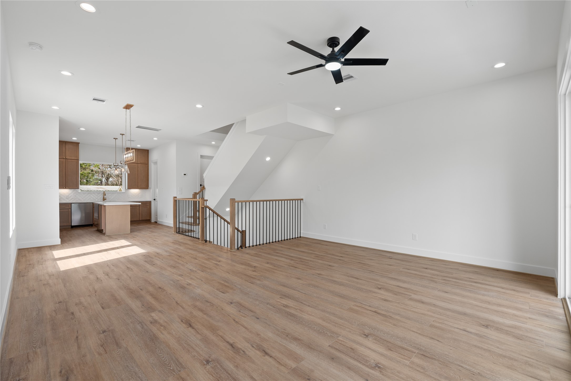 826 Curtin Street D Property Photo 15