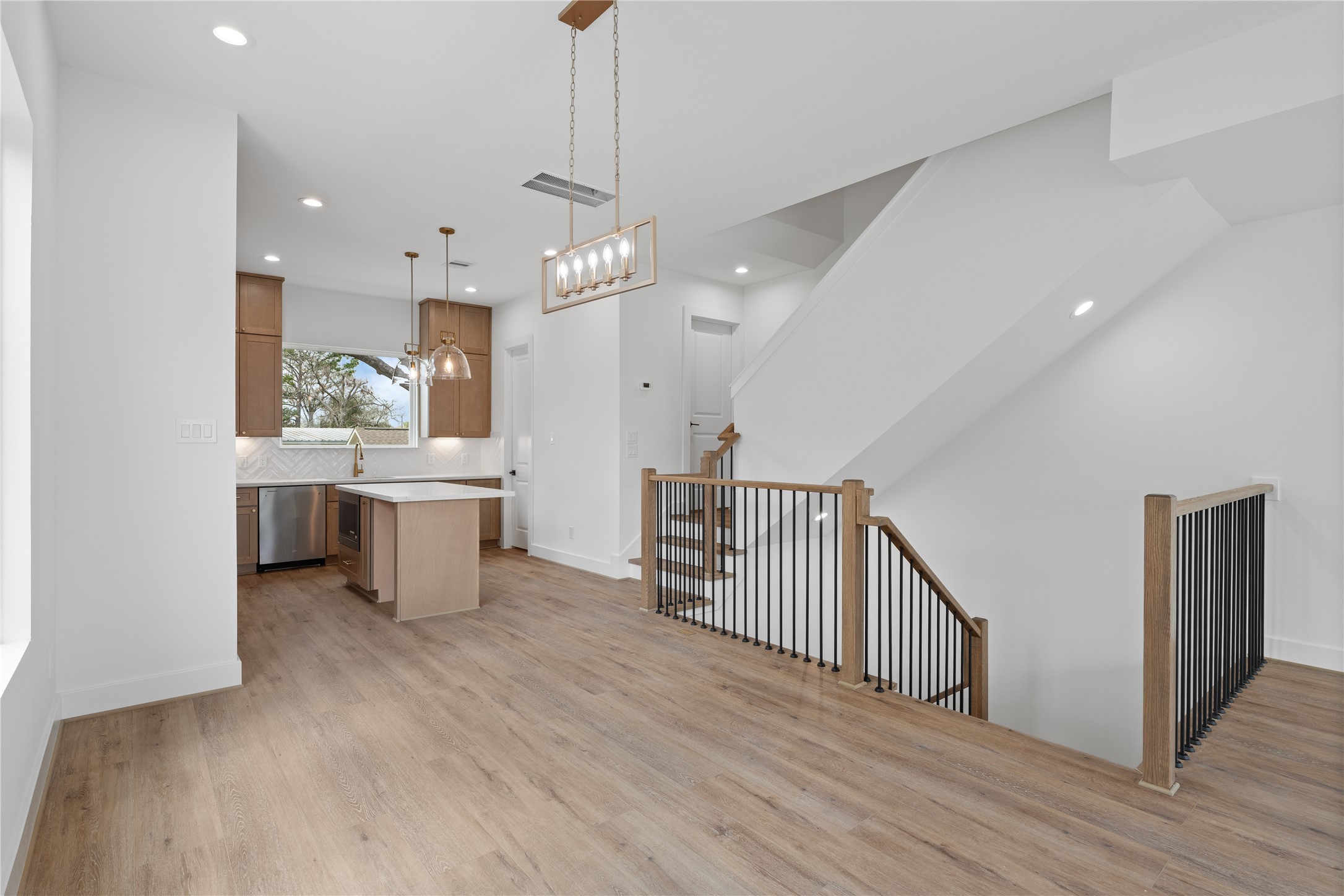 826 Curtin Street D Property Photo 16