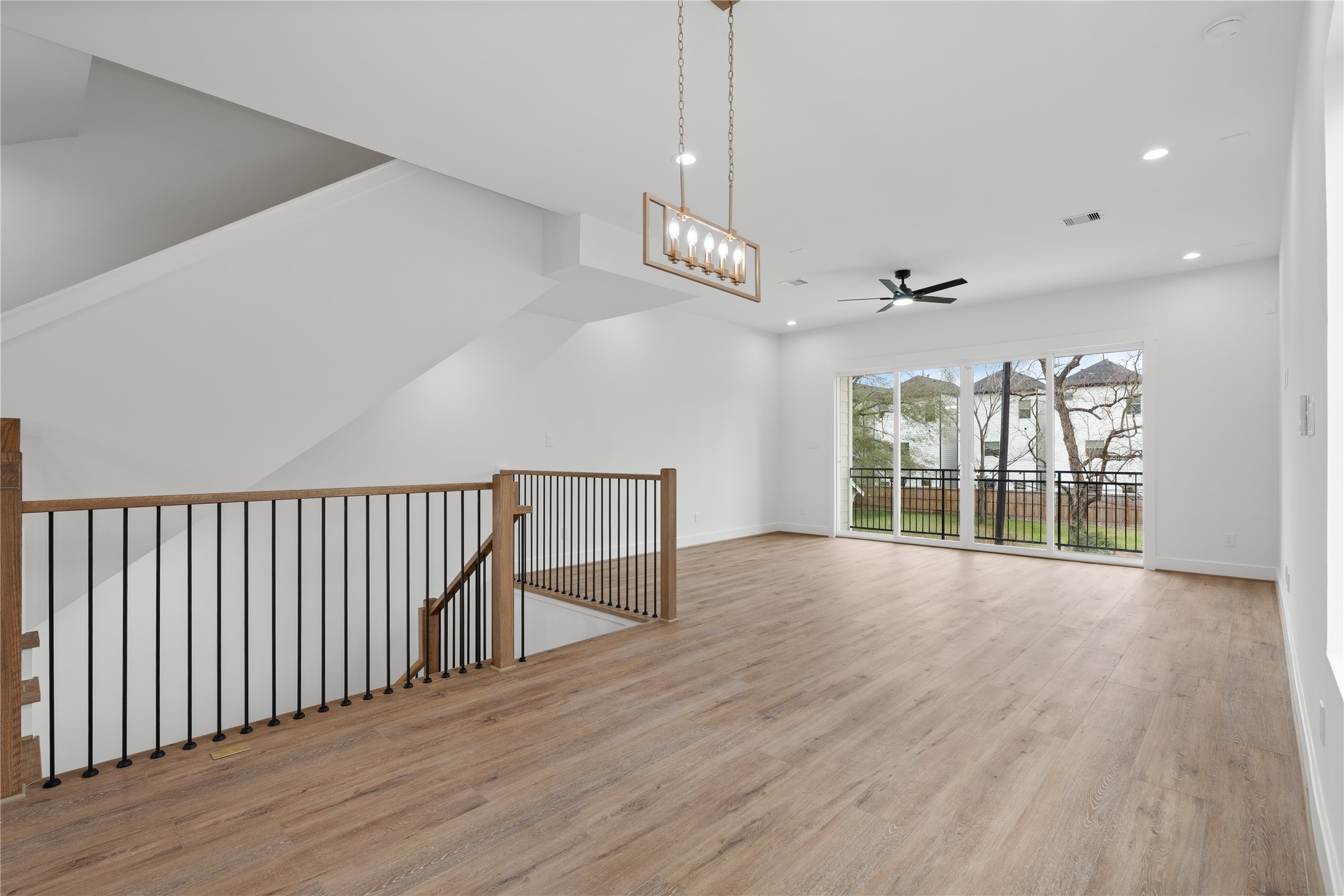 826 Curtin Street D Property Photo 18