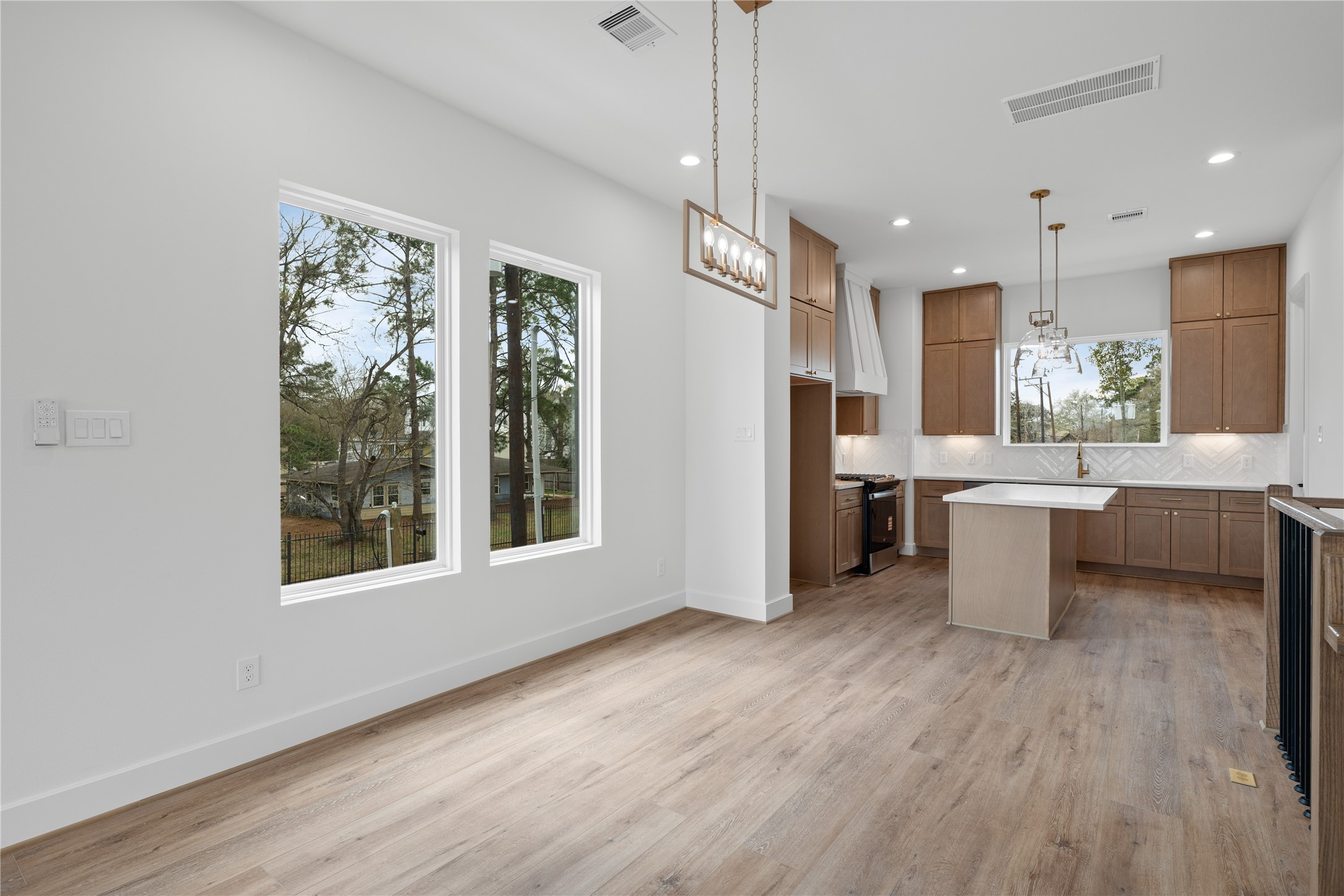 826 Curtin Street D Property Photo 19
