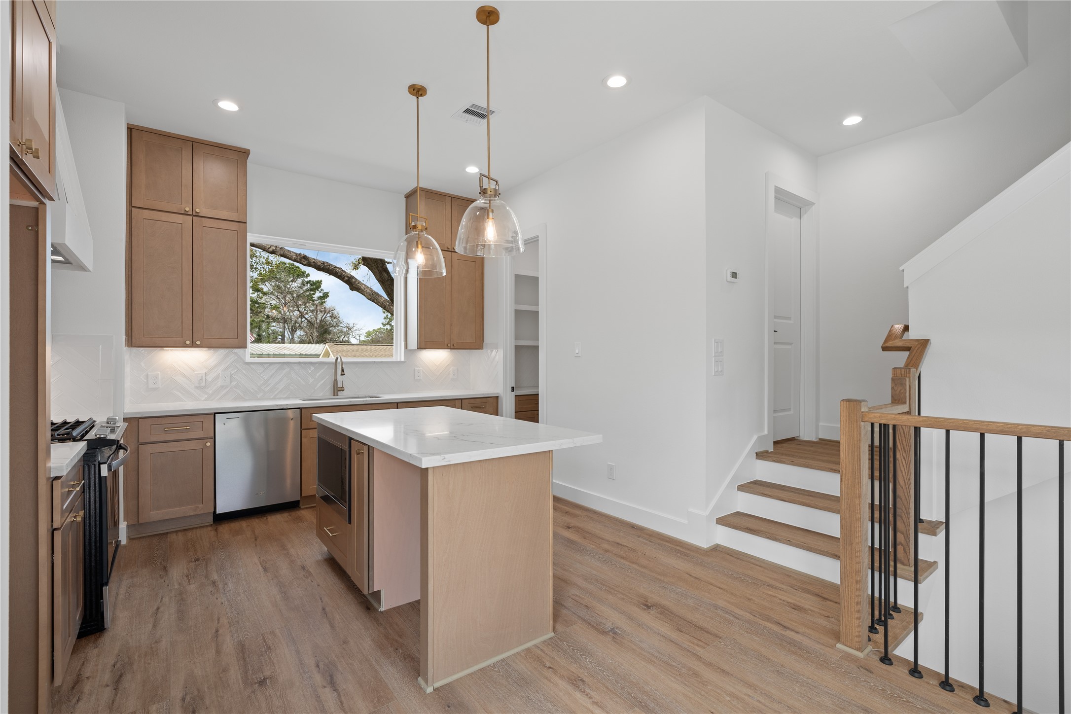 826 Curtin Street D Property Photo 22