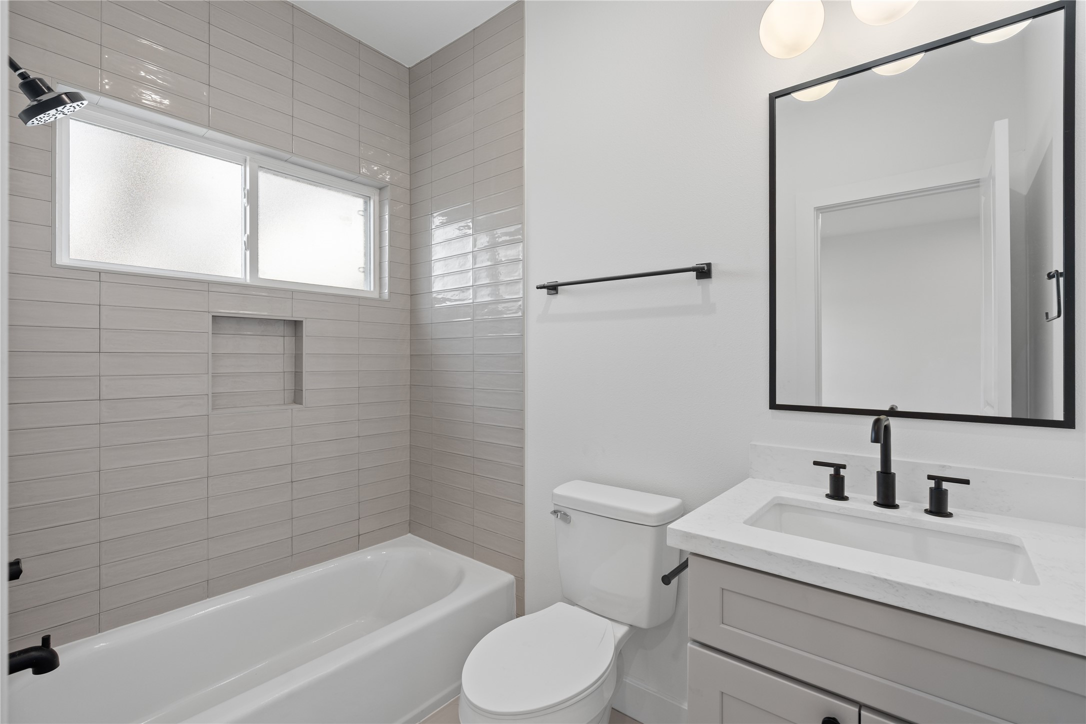 826 Curtin Street D Property Photo 32
