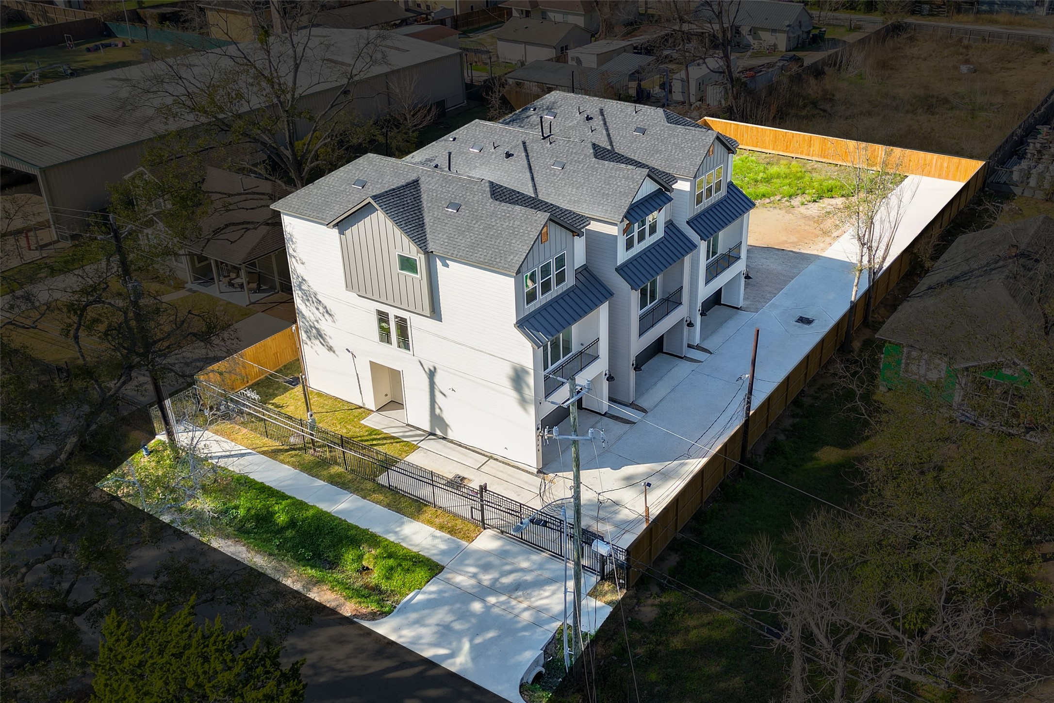 826 Curtin Street D Property Photo 46