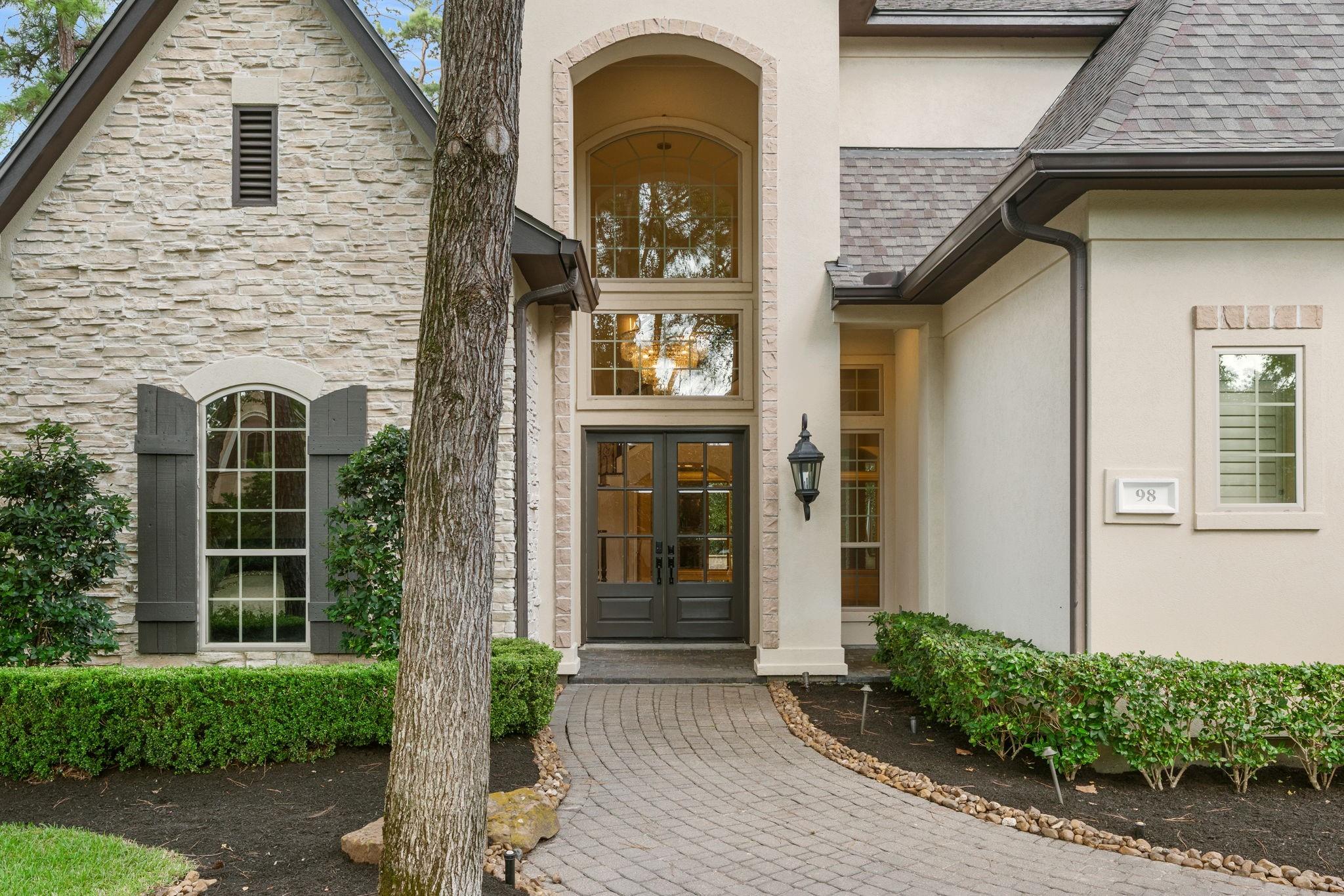 98 W Ambassador Bend, The Woodlands Tx 77382 Property Photo 3