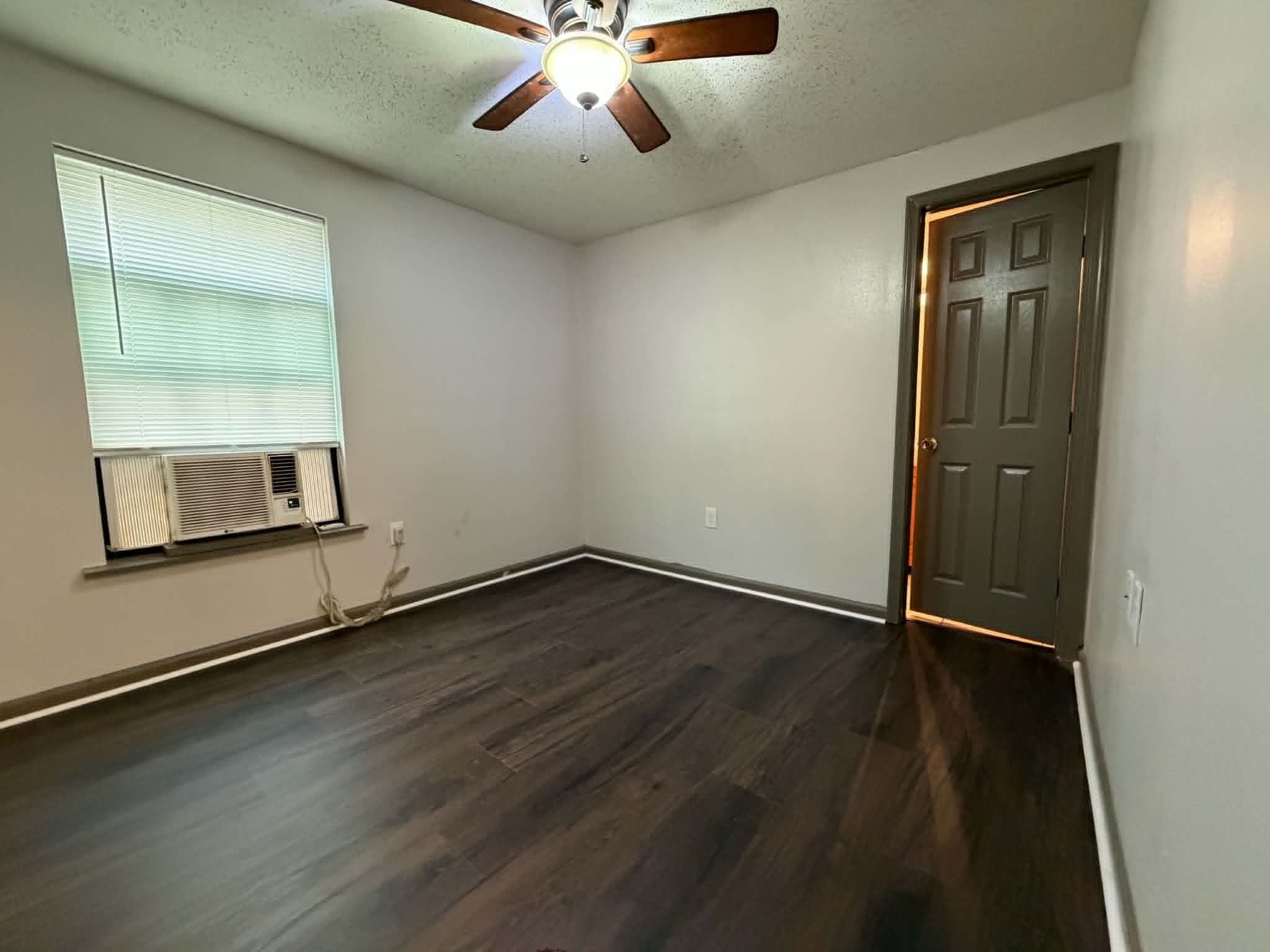 3028 Avenue M 2m Property Photo 4
