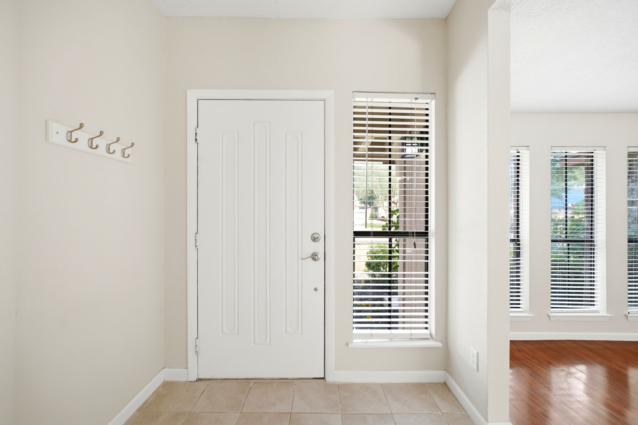 18607 Hiddenbay Way Property Photo 5