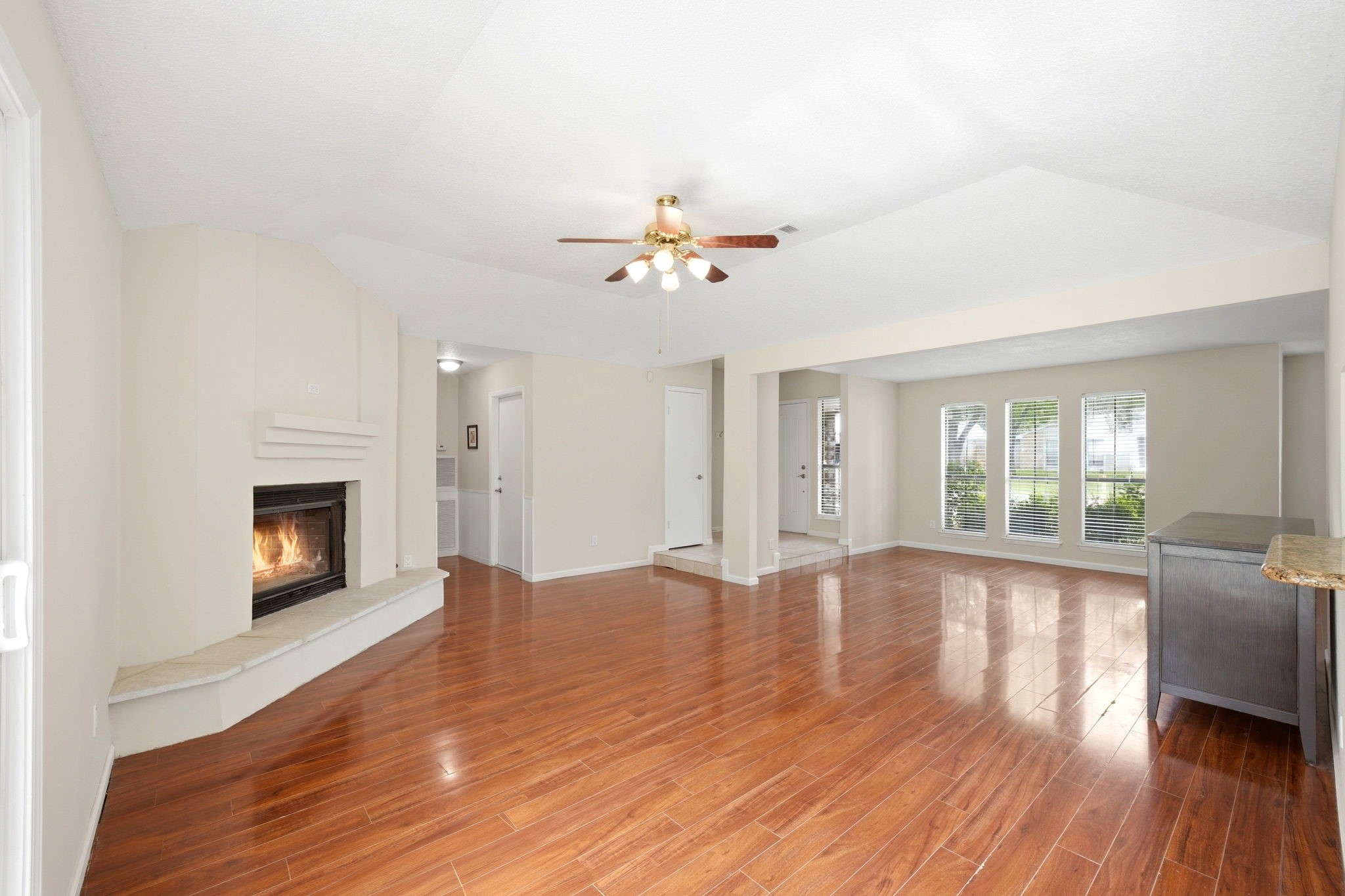 18607 Hiddenbay Way Property Photo 7