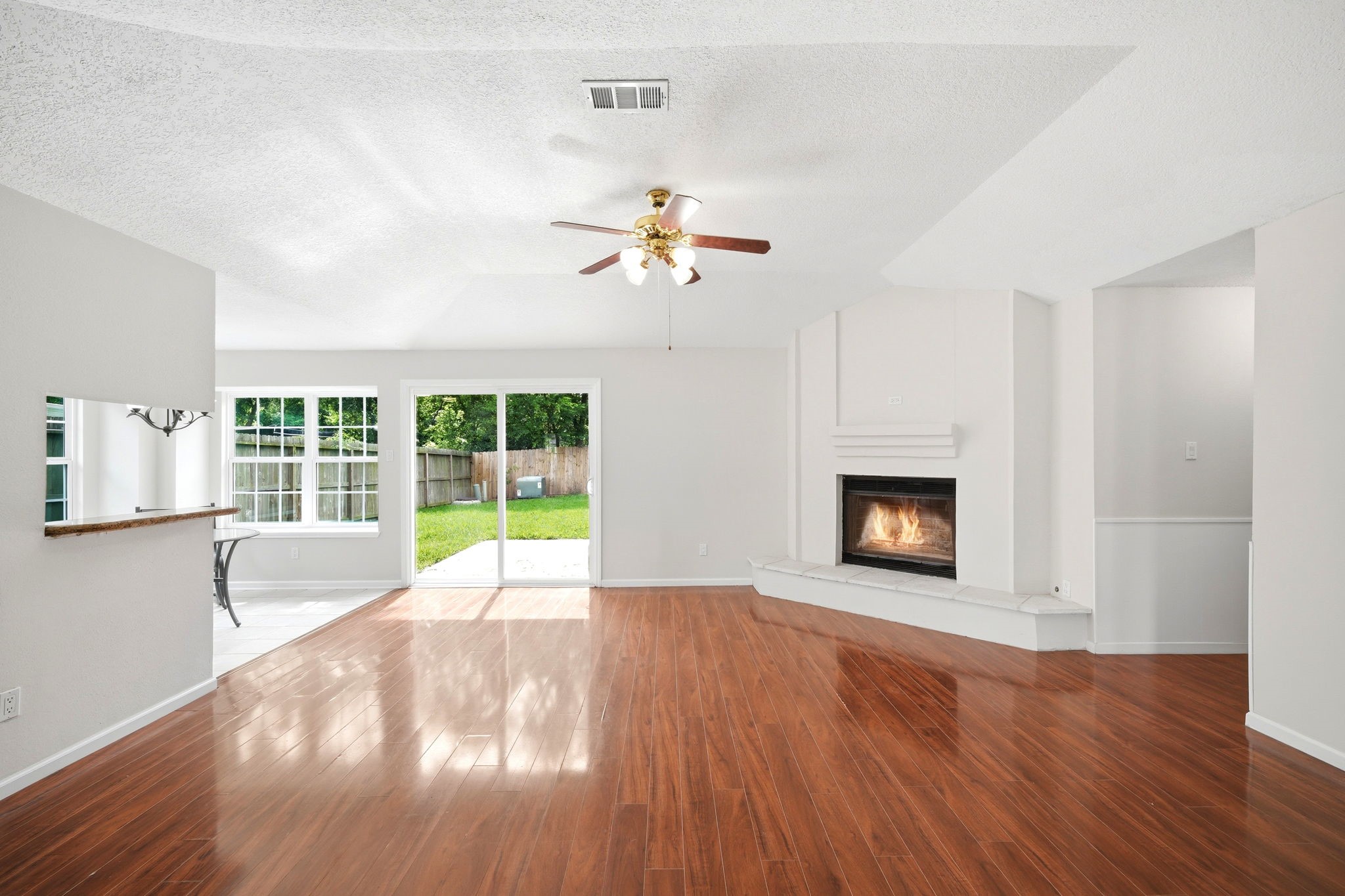 18607 Hiddenbay Way Property Photo 8