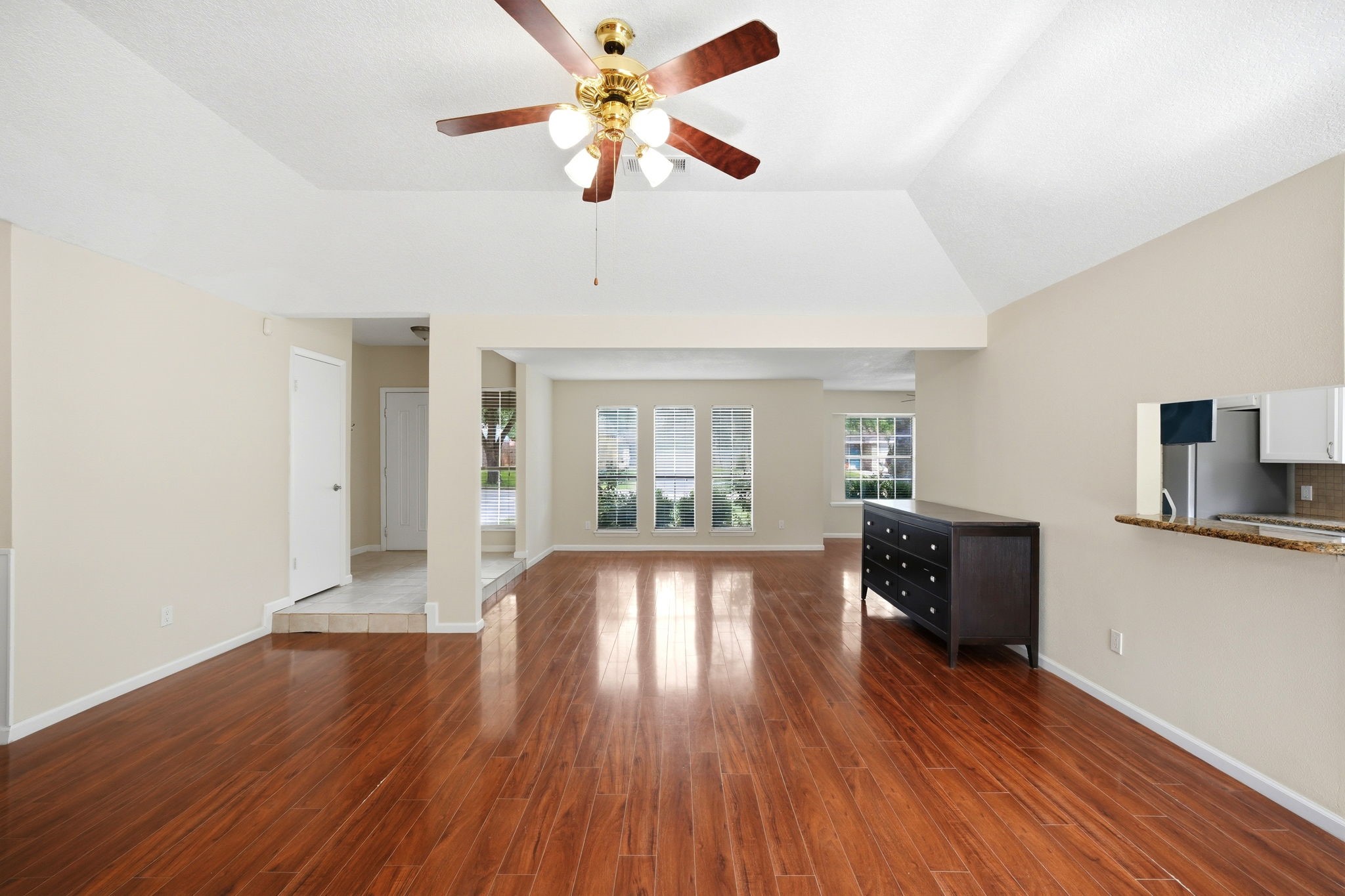 18607 Hiddenbay Way Property Photo 9