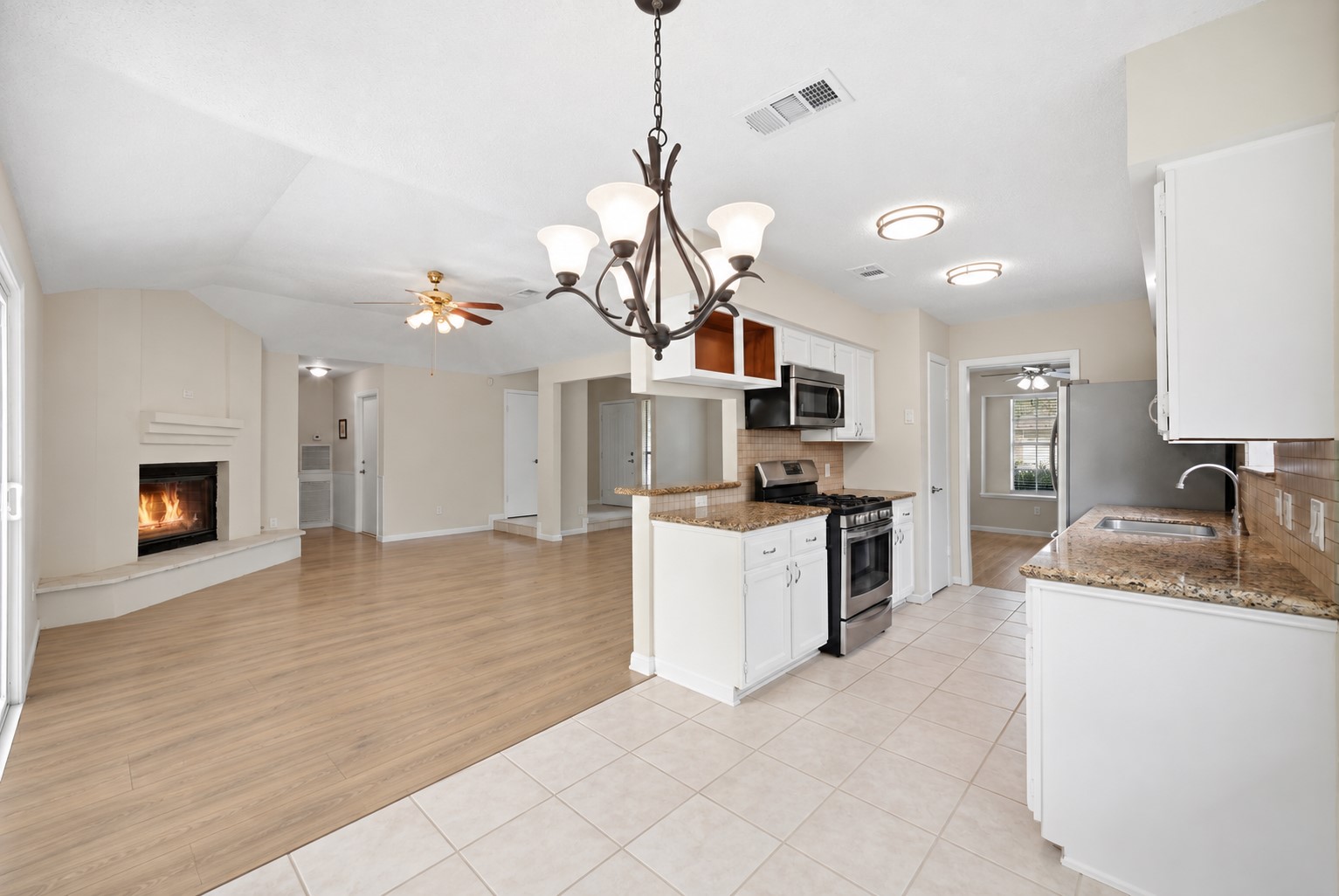 18607 Hiddenbay Way Property Photo 10