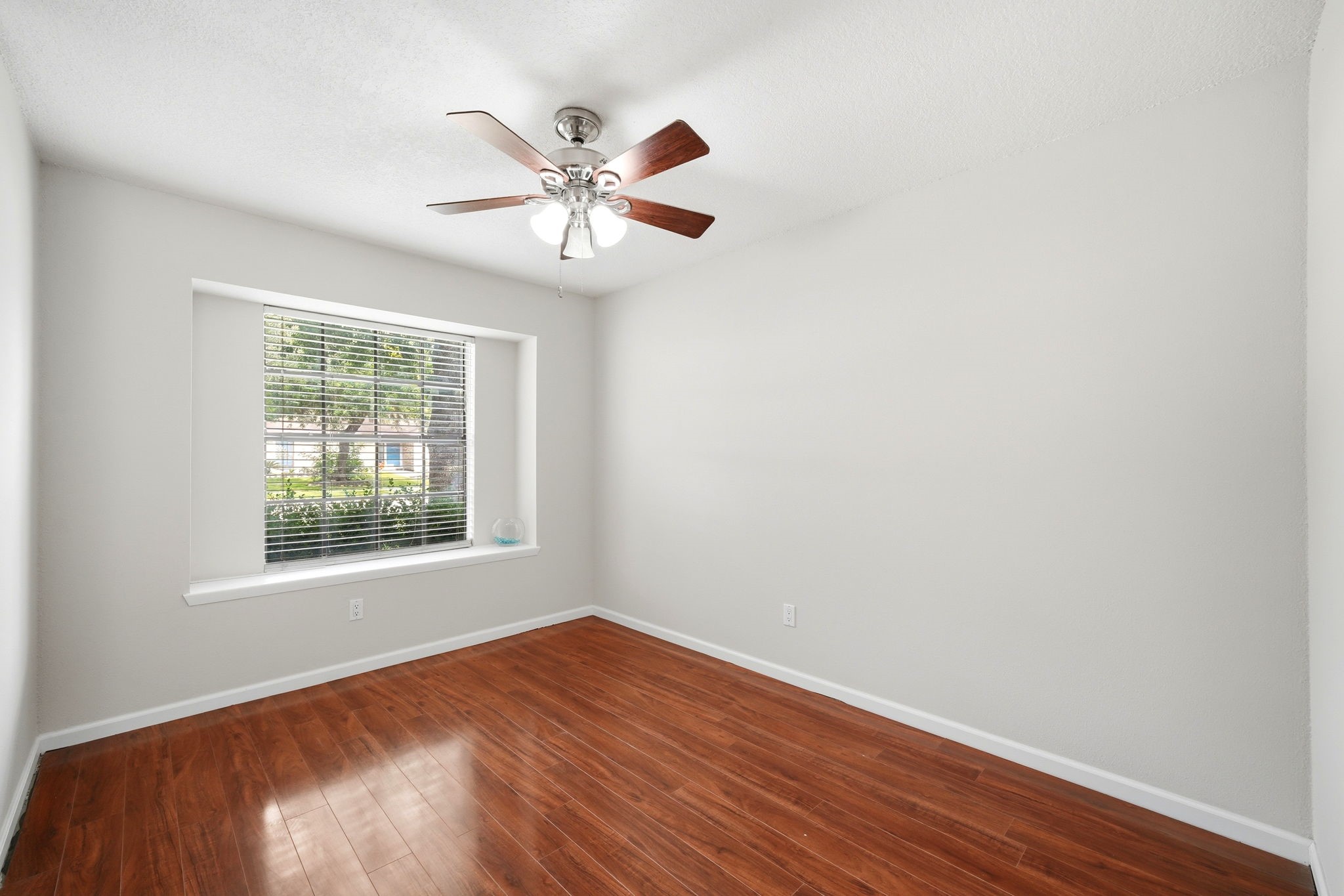 18607 Hiddenbay Way Property Photo 12