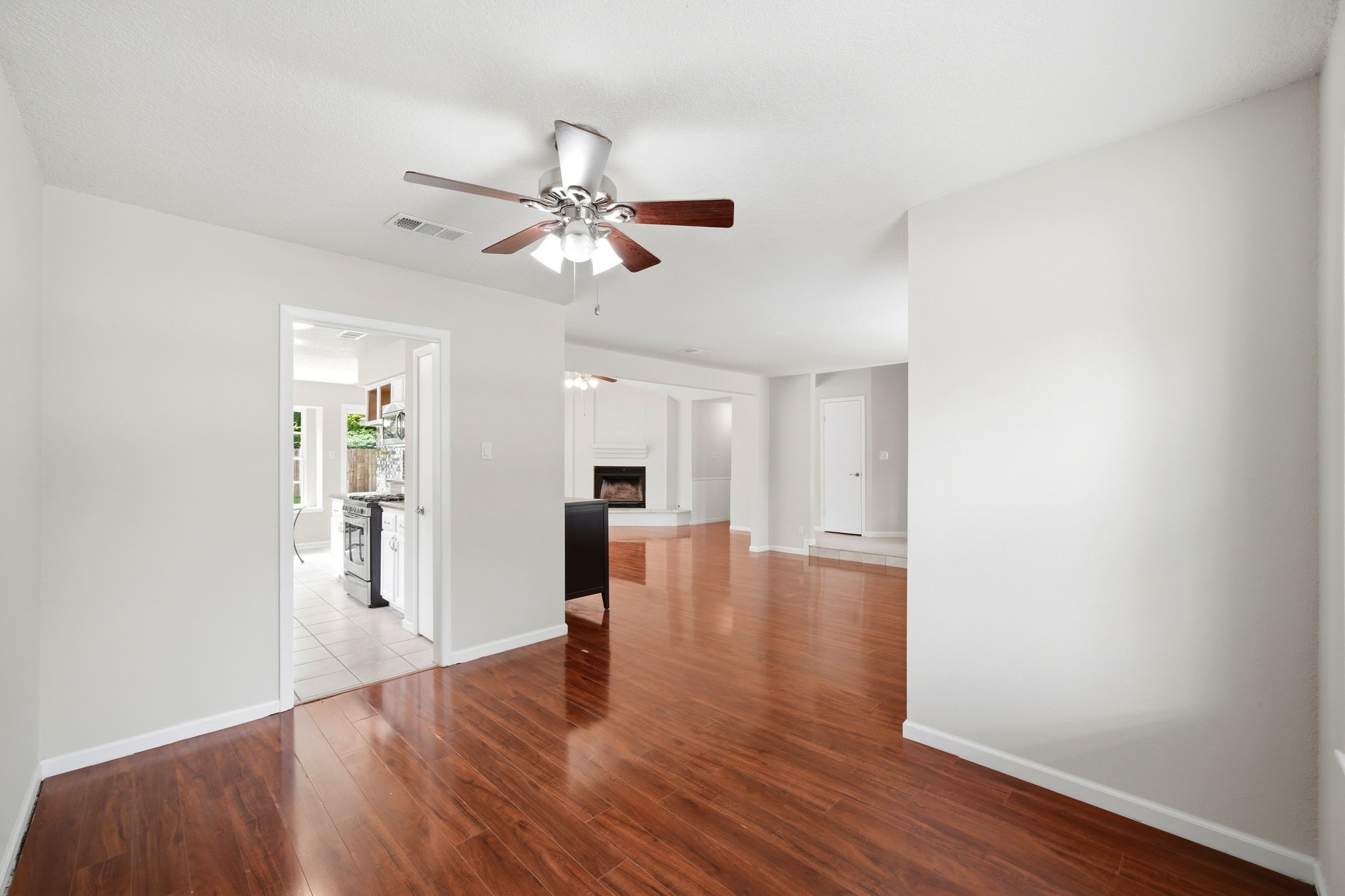 18607 Hiddenbay Way Property Photo 13
