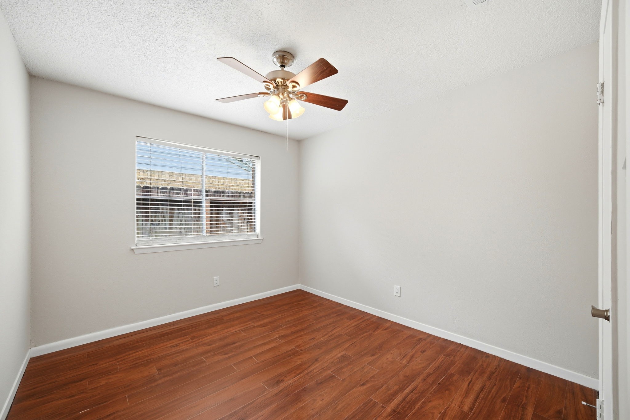 18607 Hiddenbay Way Property Photo 22