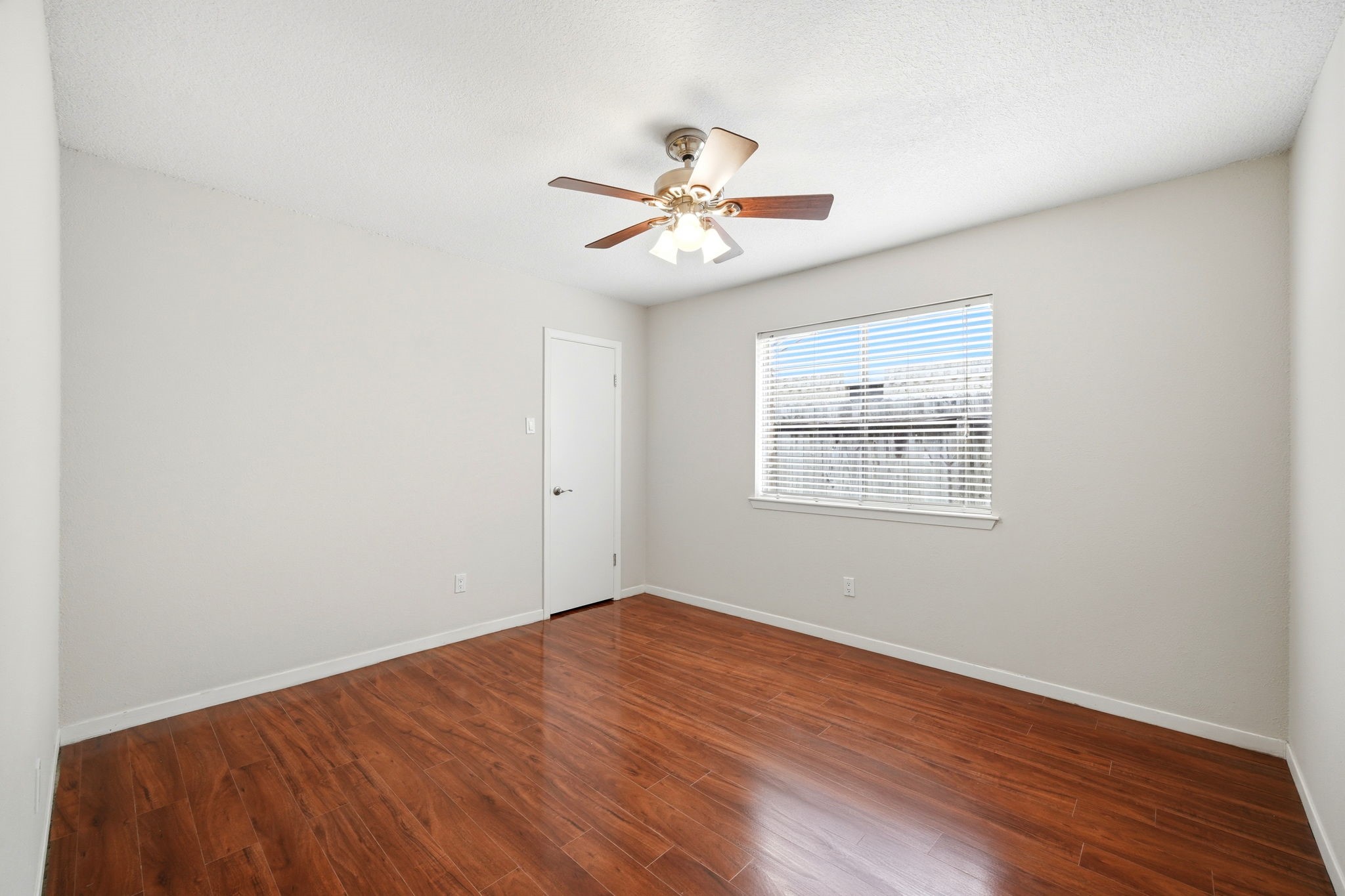 18607 Hiddenbay Way Property Photo 24