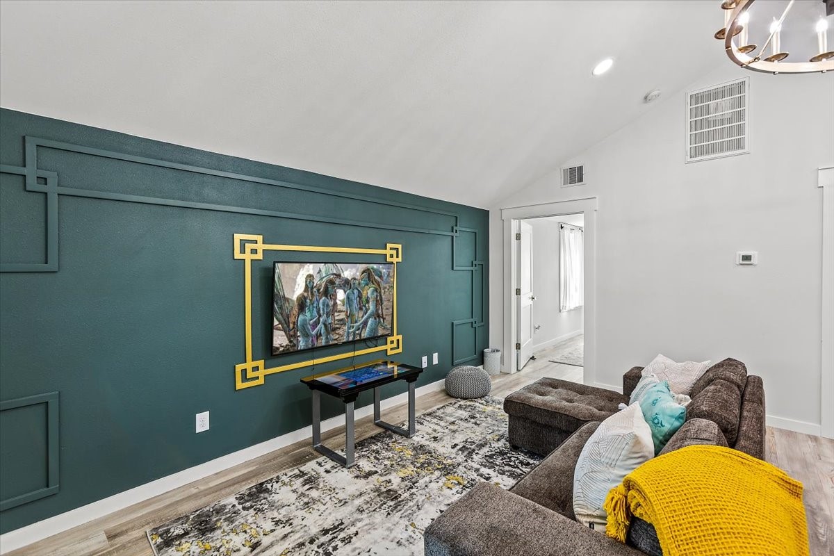 5423 Avenue R Property Photo 2
