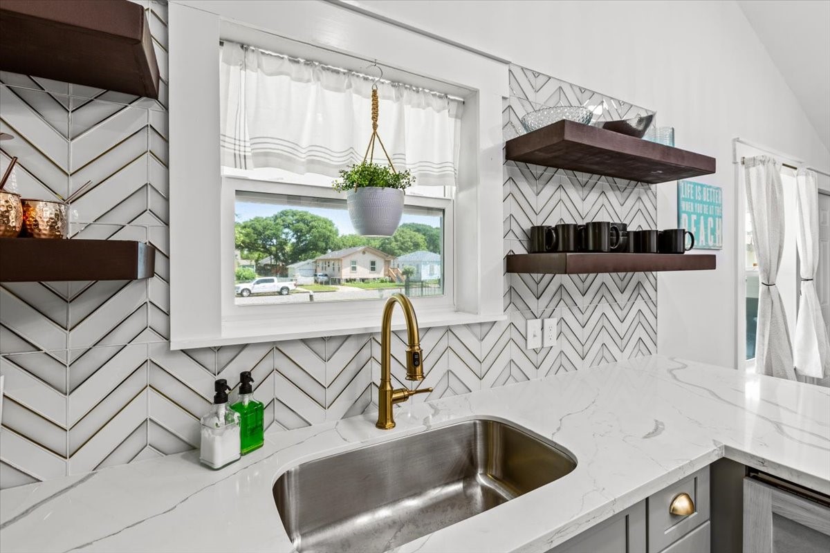 5423 Avenue R Property Photo 15