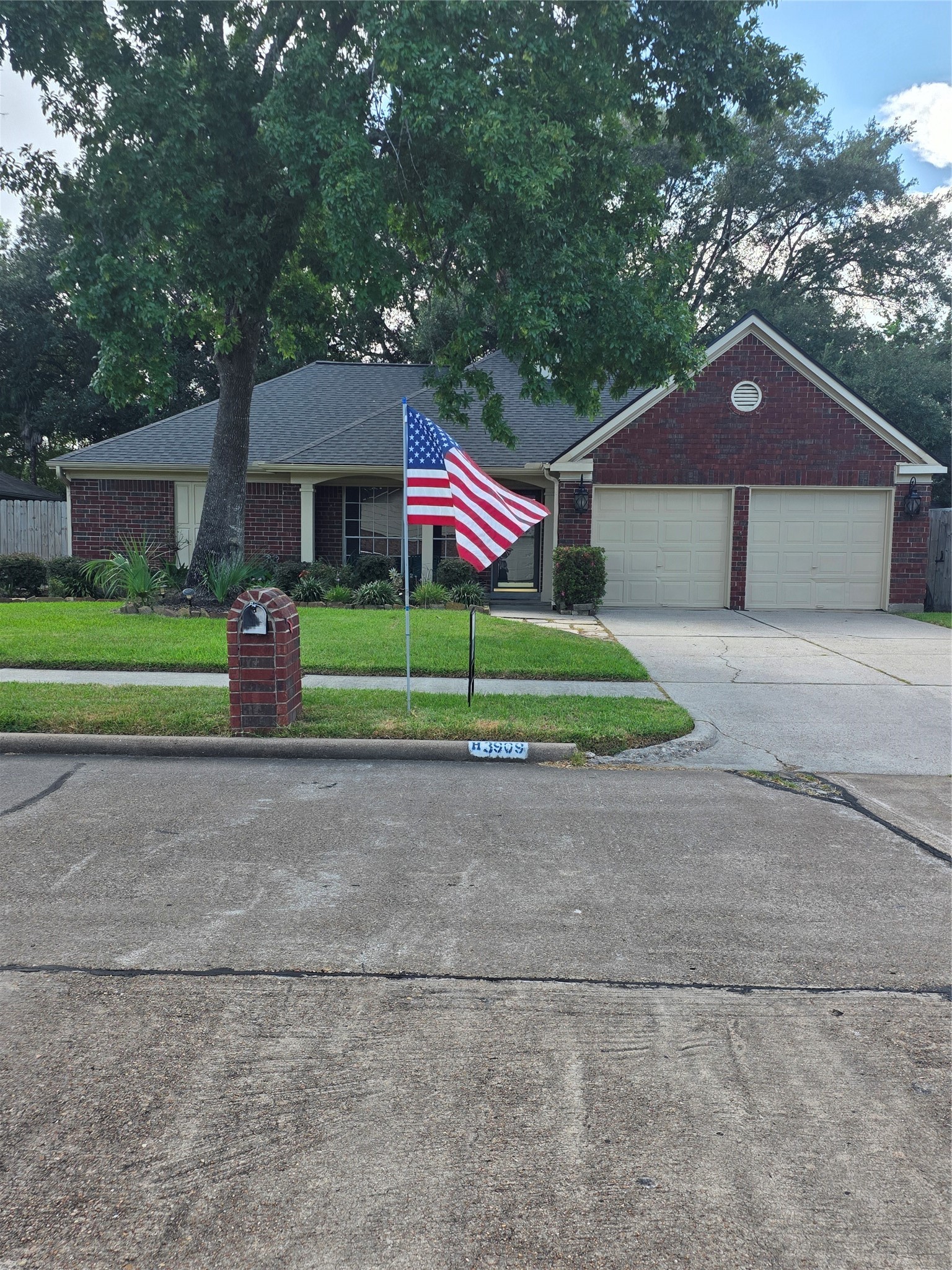 3909 Regency Drive Property Photo 1
