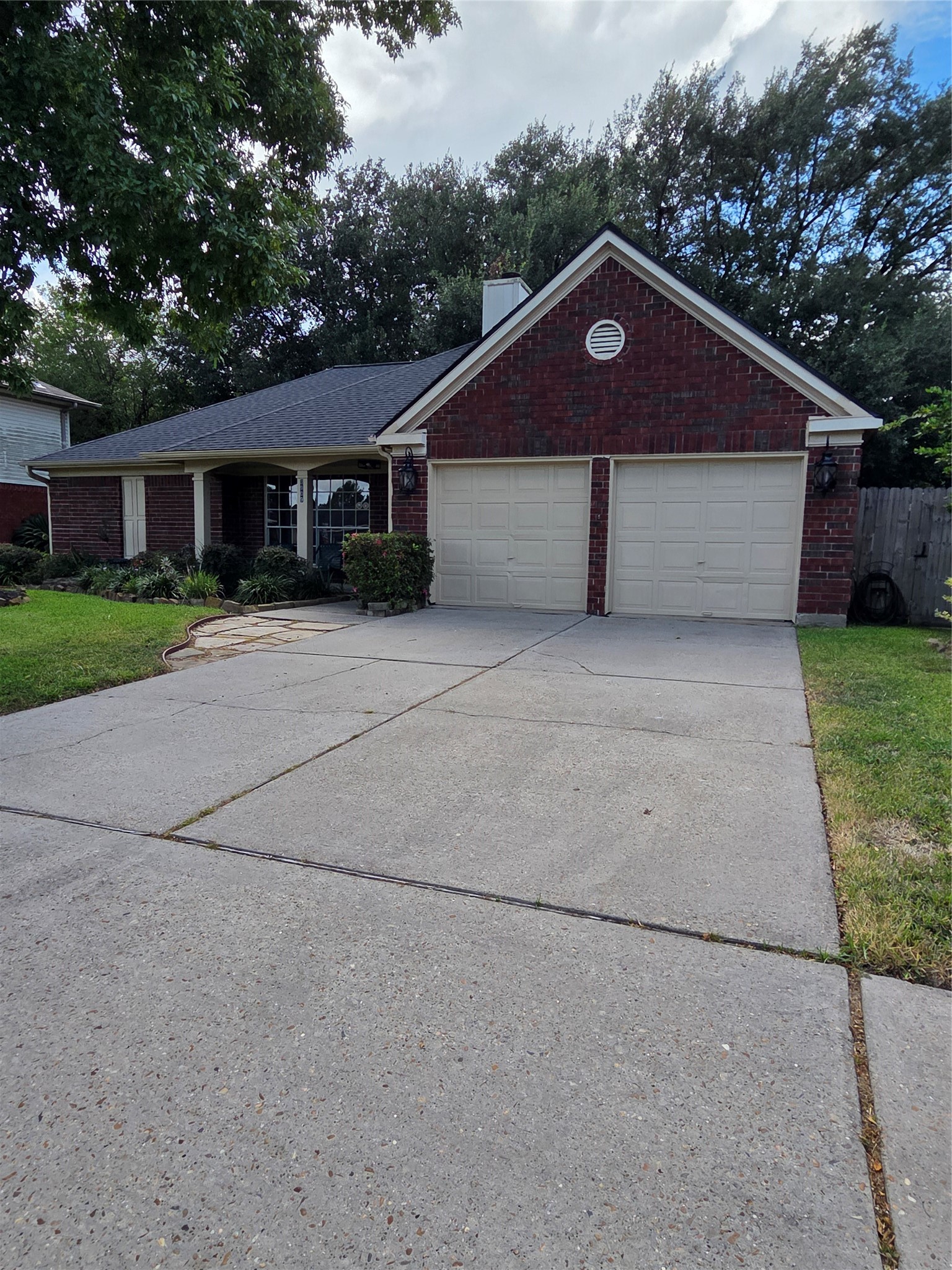 3909 Regency Drive Property Photo 2