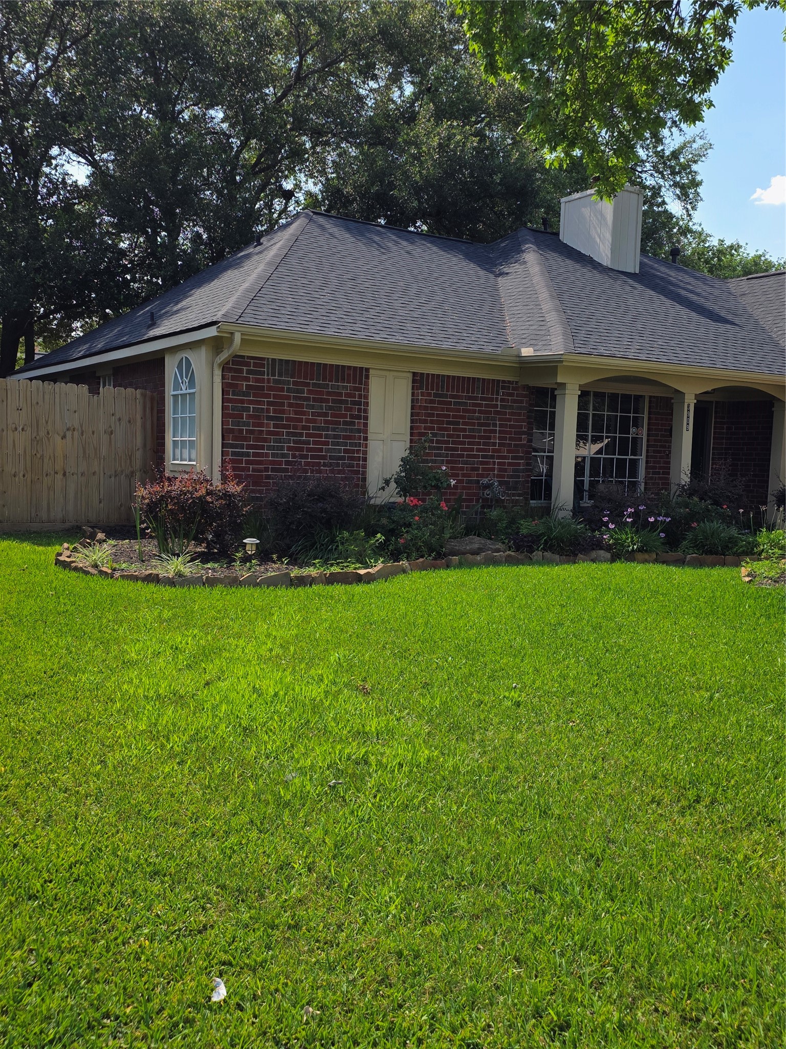 3909 Regency Drive Property Photo 3