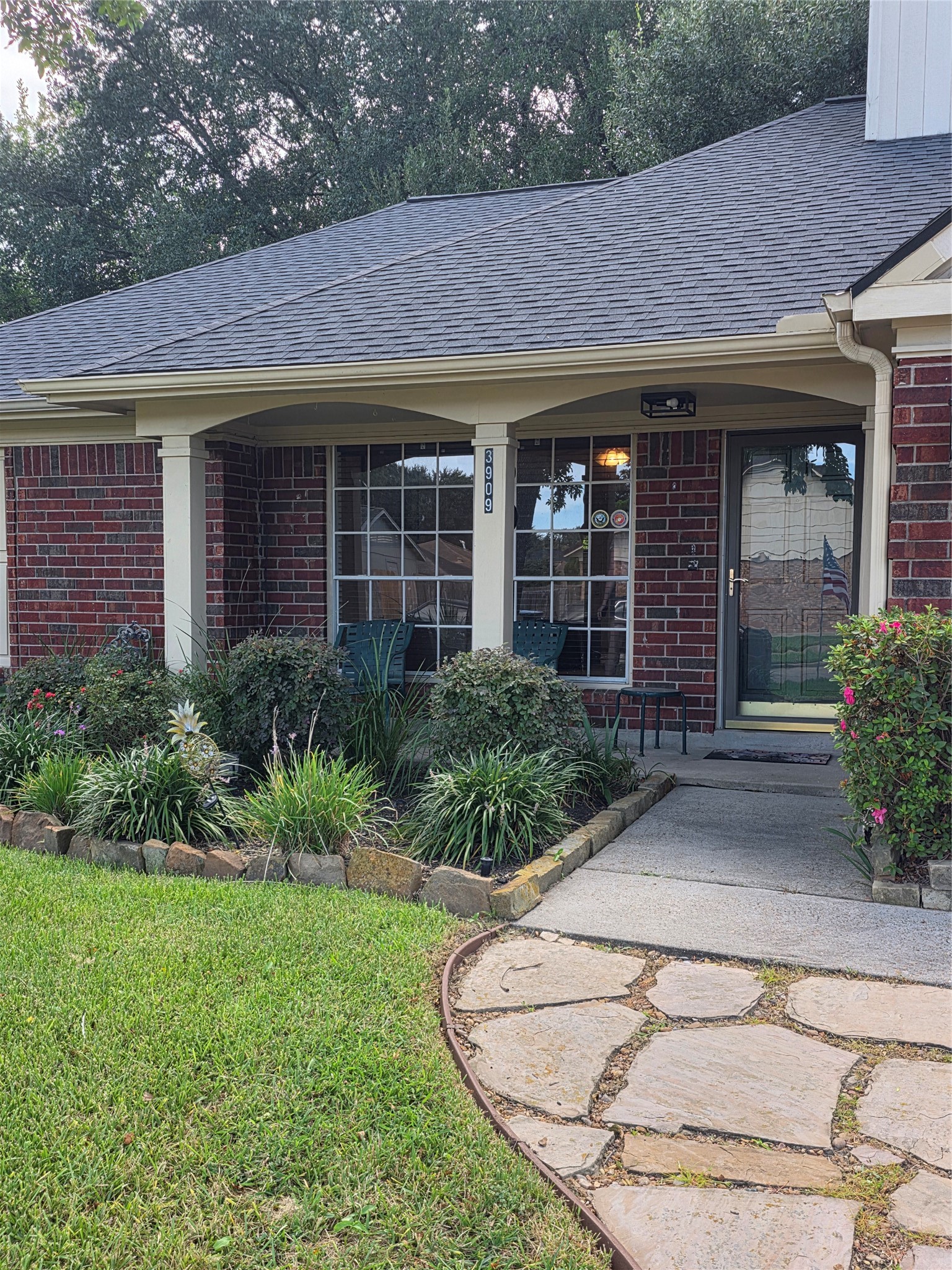 3909 Regency Drive Property Photo 4