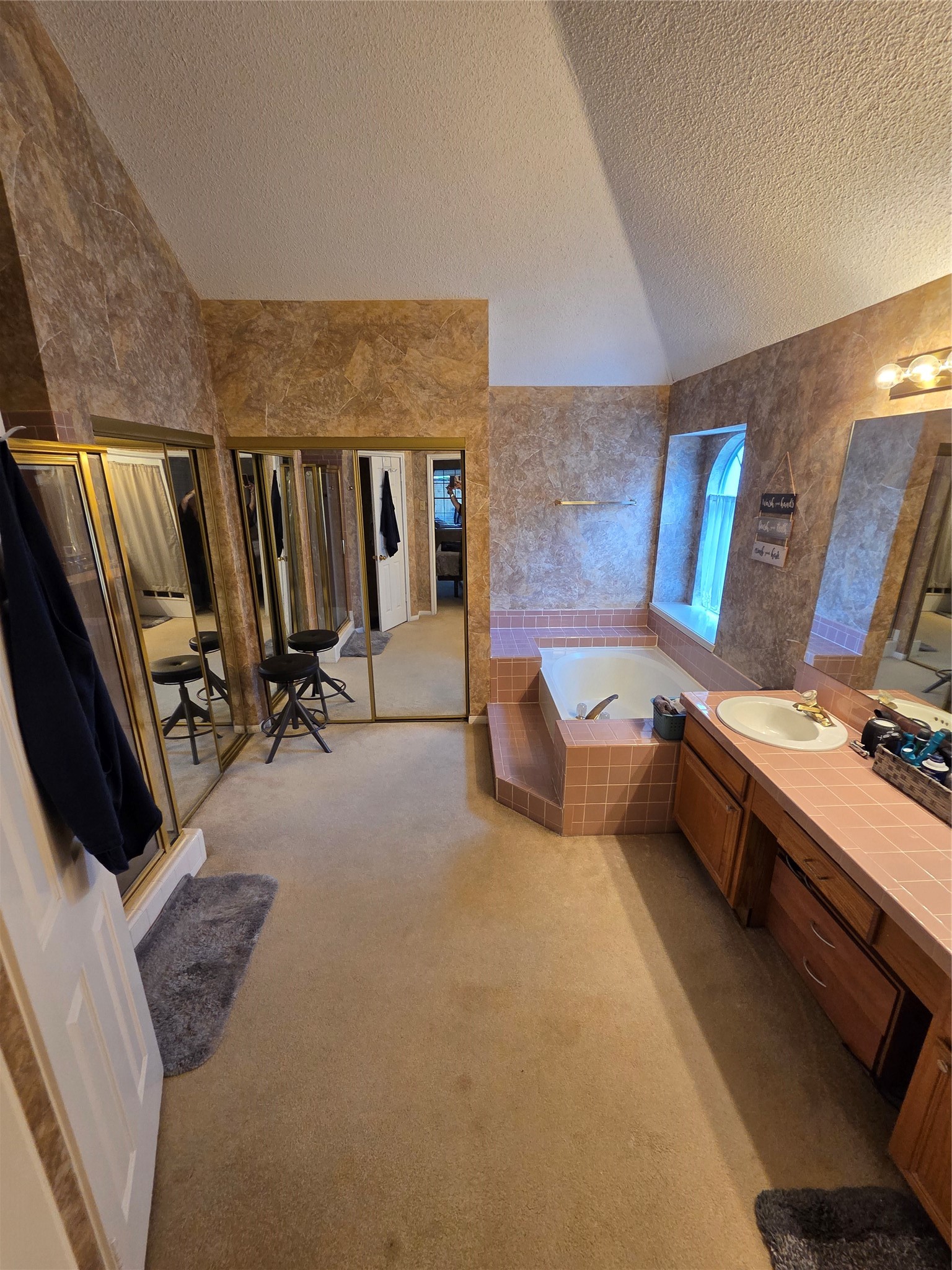 3909 Regency Drive Property Photo 12