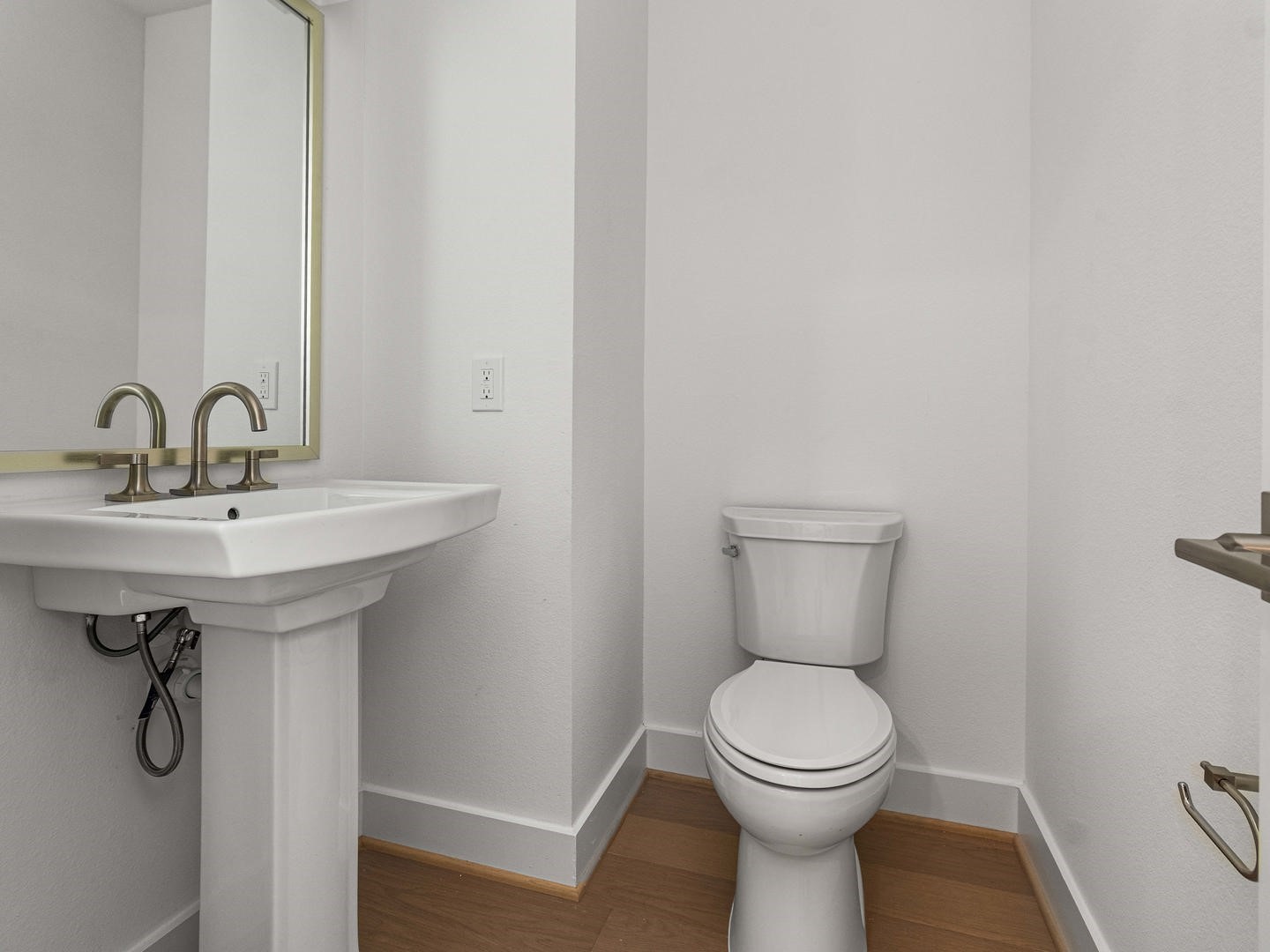 9703 Kingslake Court Property Photo 33