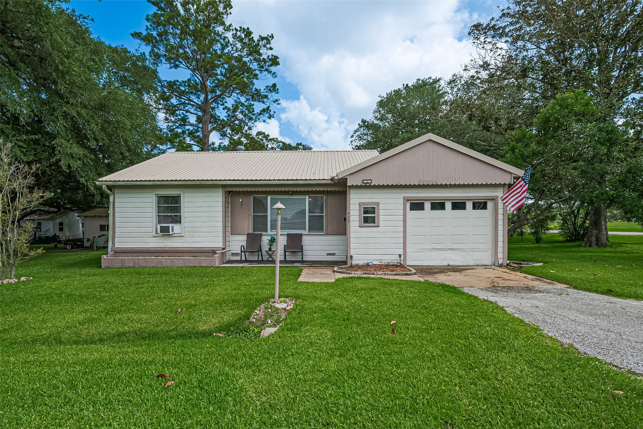 623 Bernard Street Property Photo 1