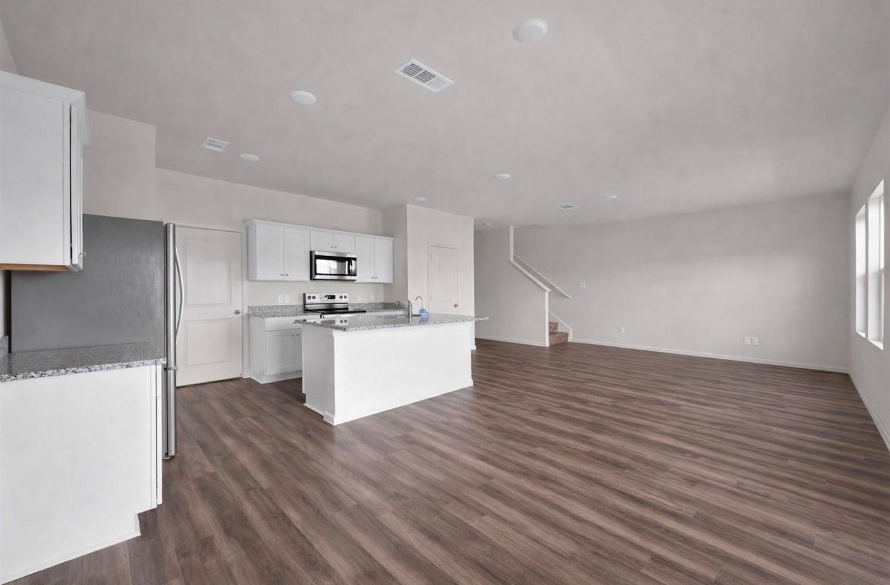 25211 Brookstone Way Property Photo 3