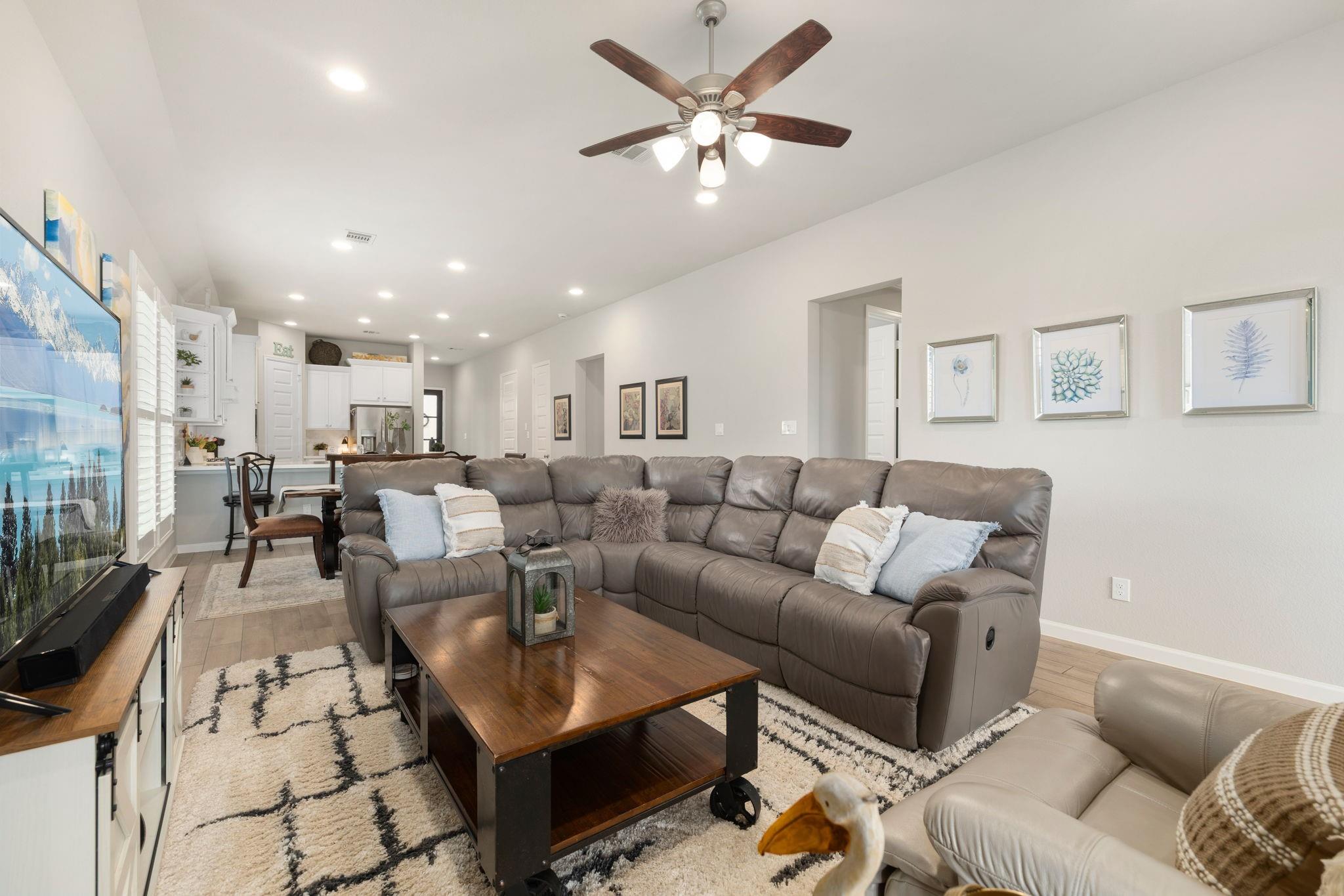 5043 Country Meadows Trail, Iowa Colony Tx 77583 Property Photo 7