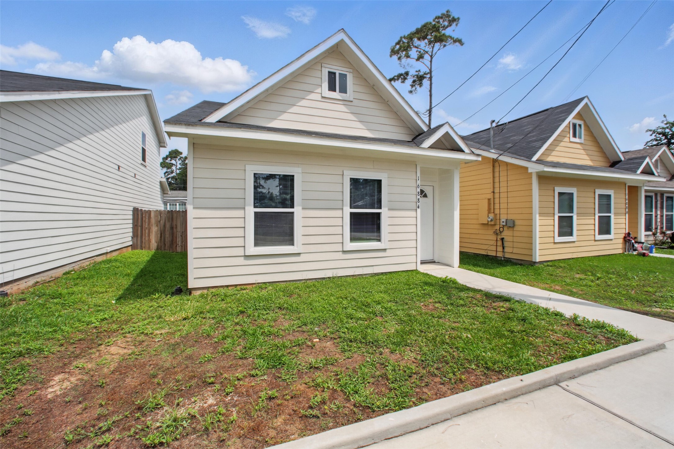 16884 Kempwood Property Photo 2