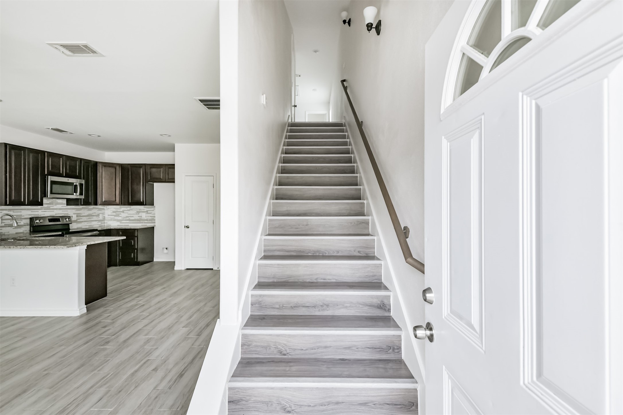 16884 Kempwood Property Photo 4