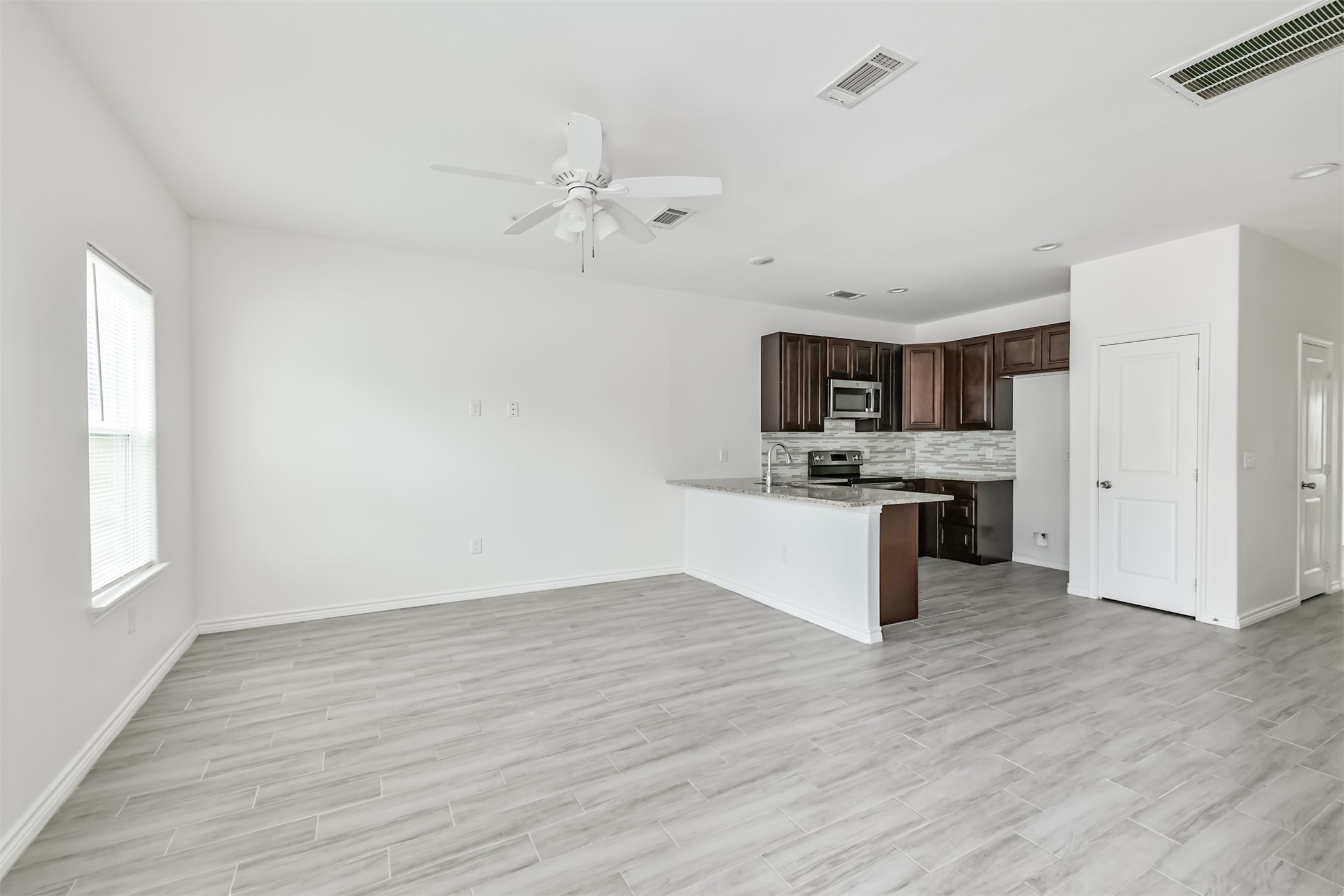 16884 Kempwood Property Photo 5