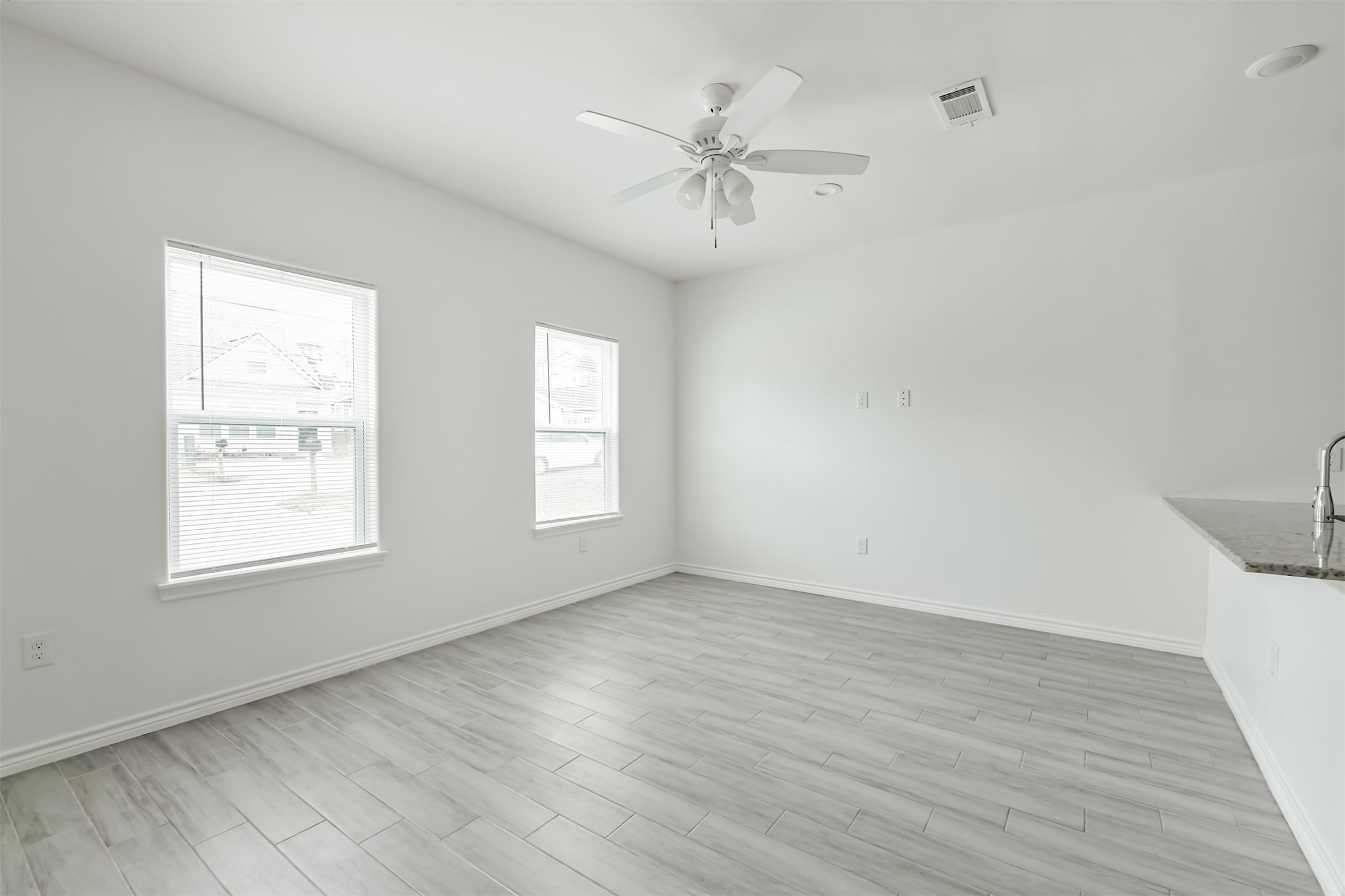 16884 Kempwood Property Photo 6