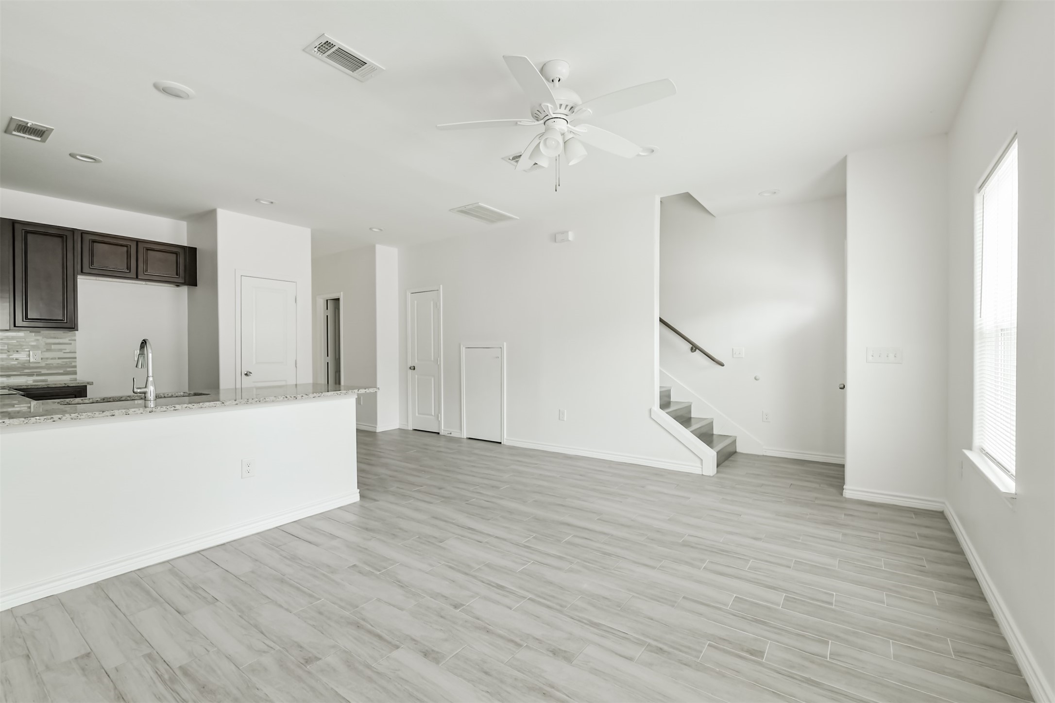 16884 Kempwood Property Photo 8