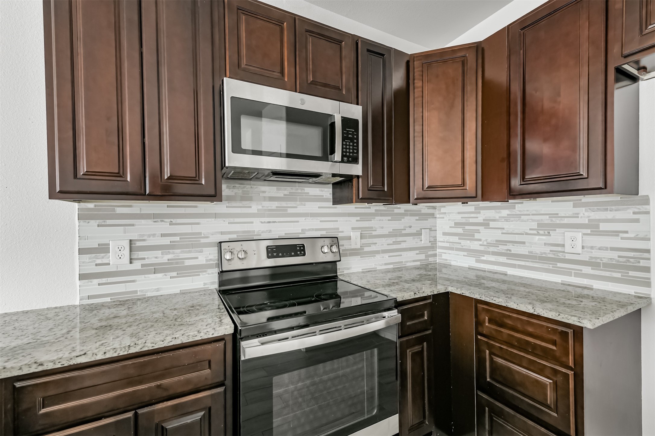 16884 Kempwood Property Photo 12