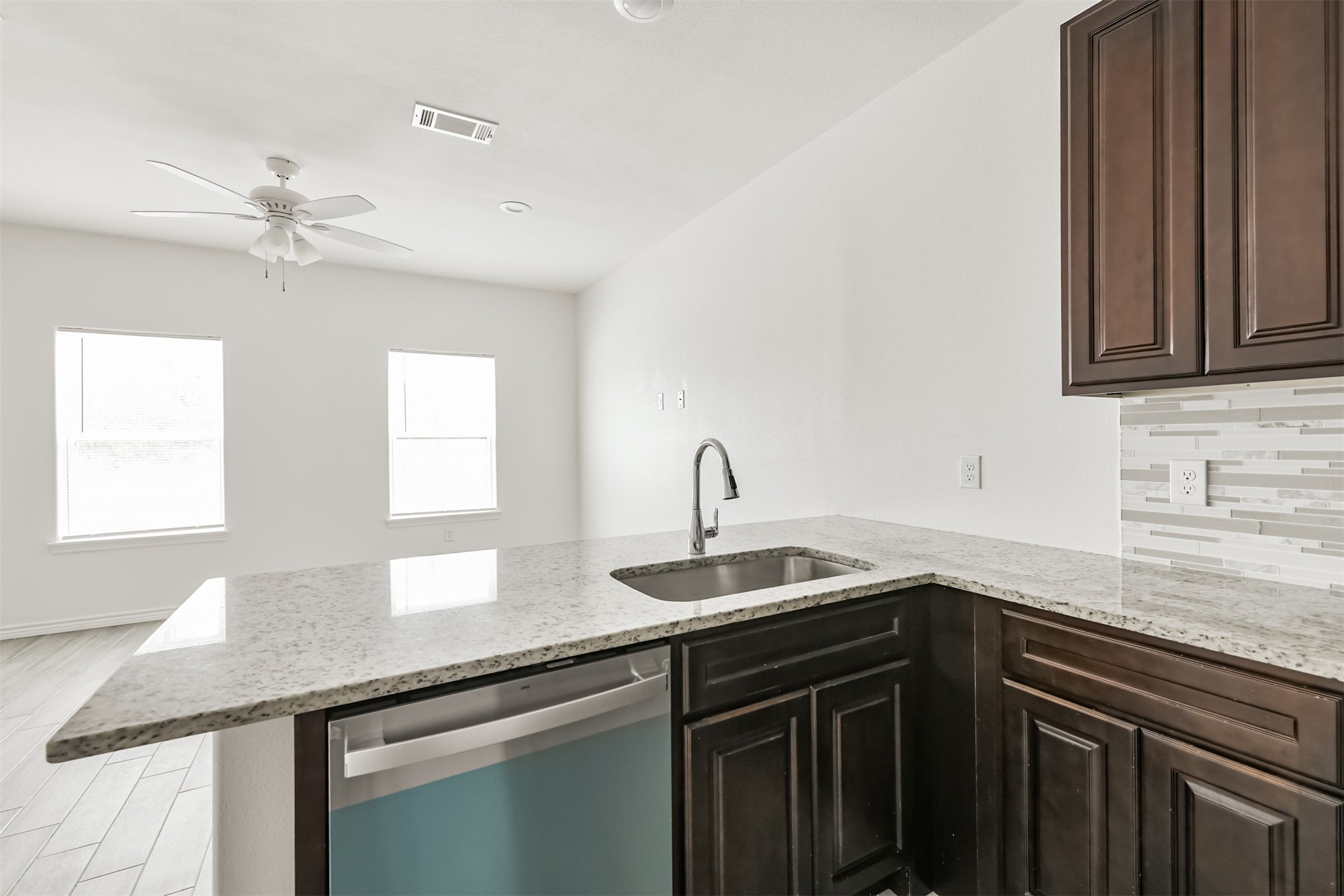 16884 Kempwood Property Photo 13