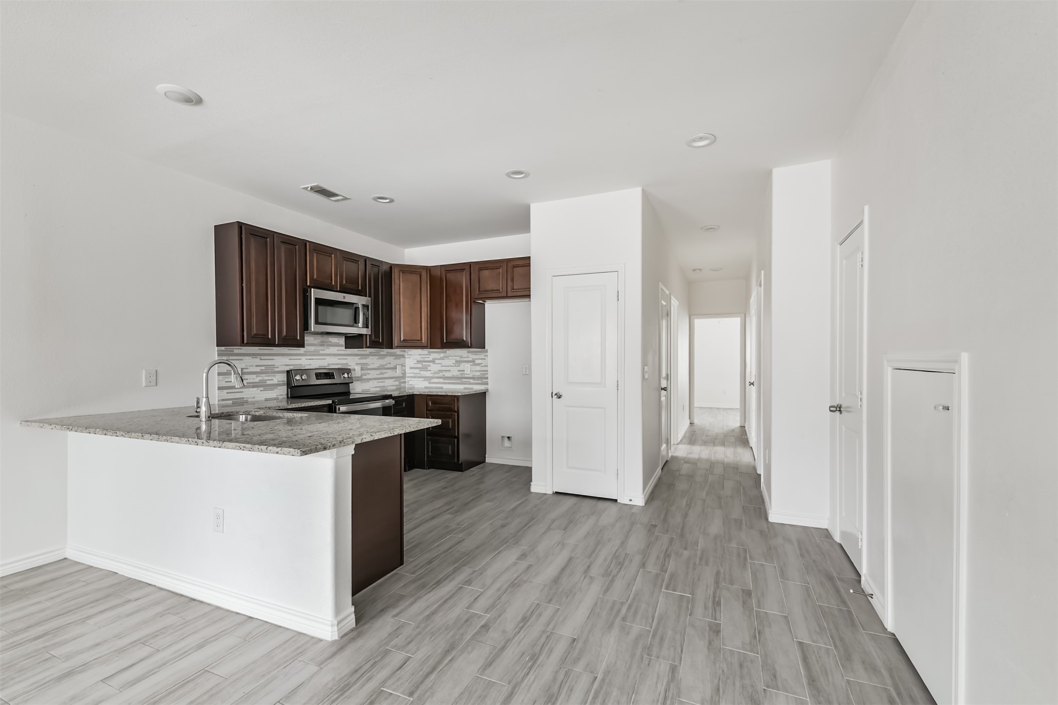 16884 Kempwood Property Photo 14