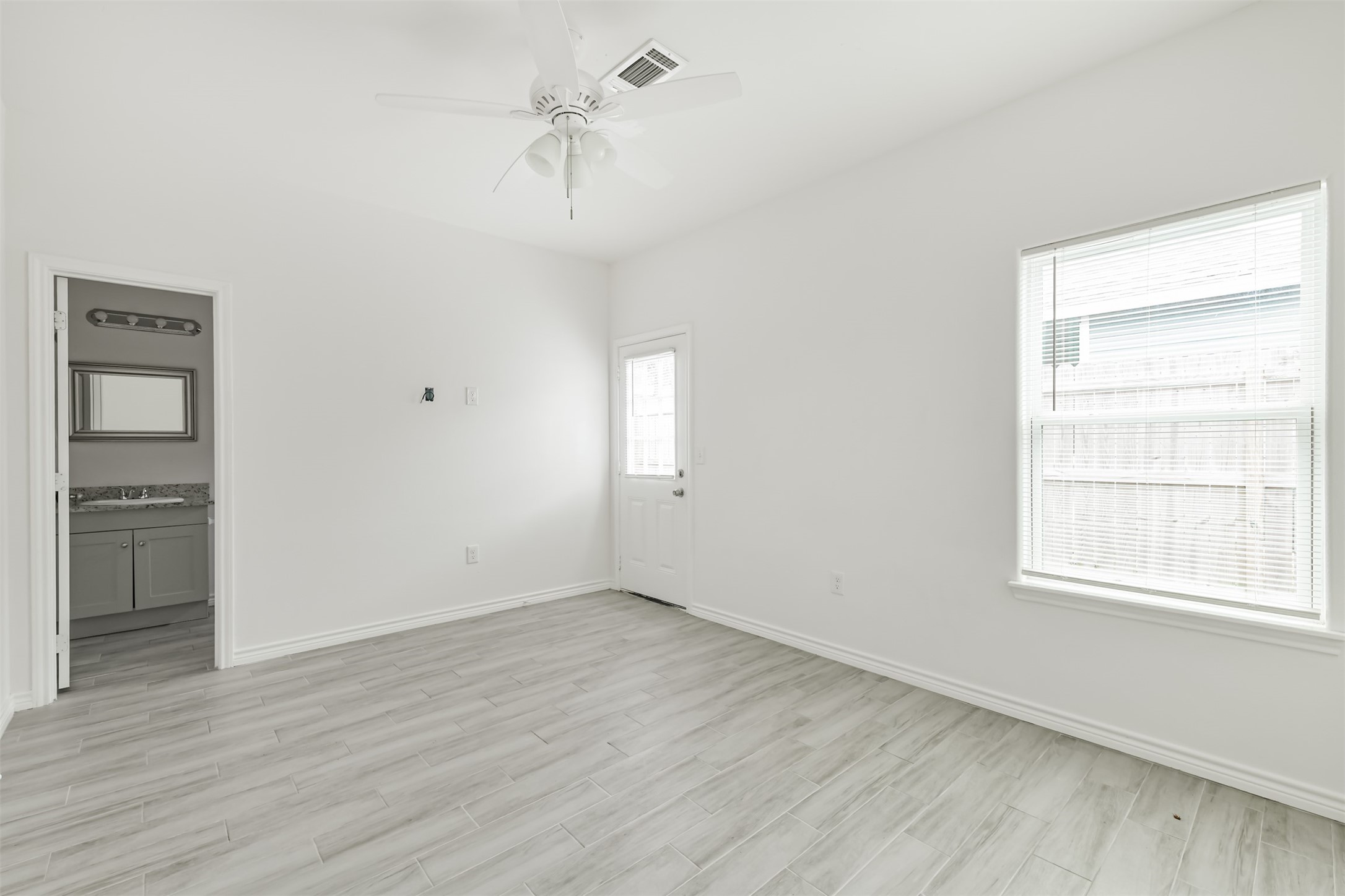 16884 Kempwood Property Photo 16